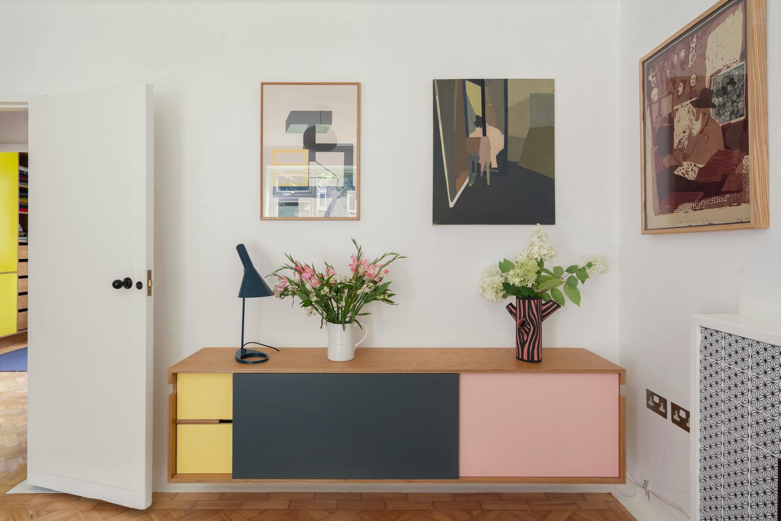 salon appartement mid-century décoration contemporaine Londres