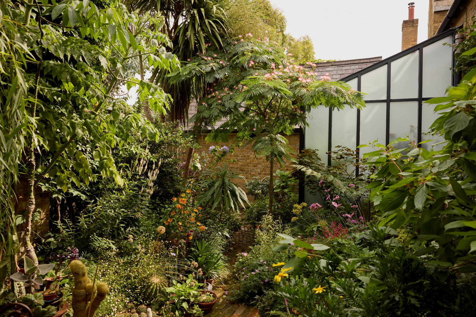 jardin de ville maison dans ancienne école victorienne Londres jardin de ville maison dans ancienne école victorienne Londres