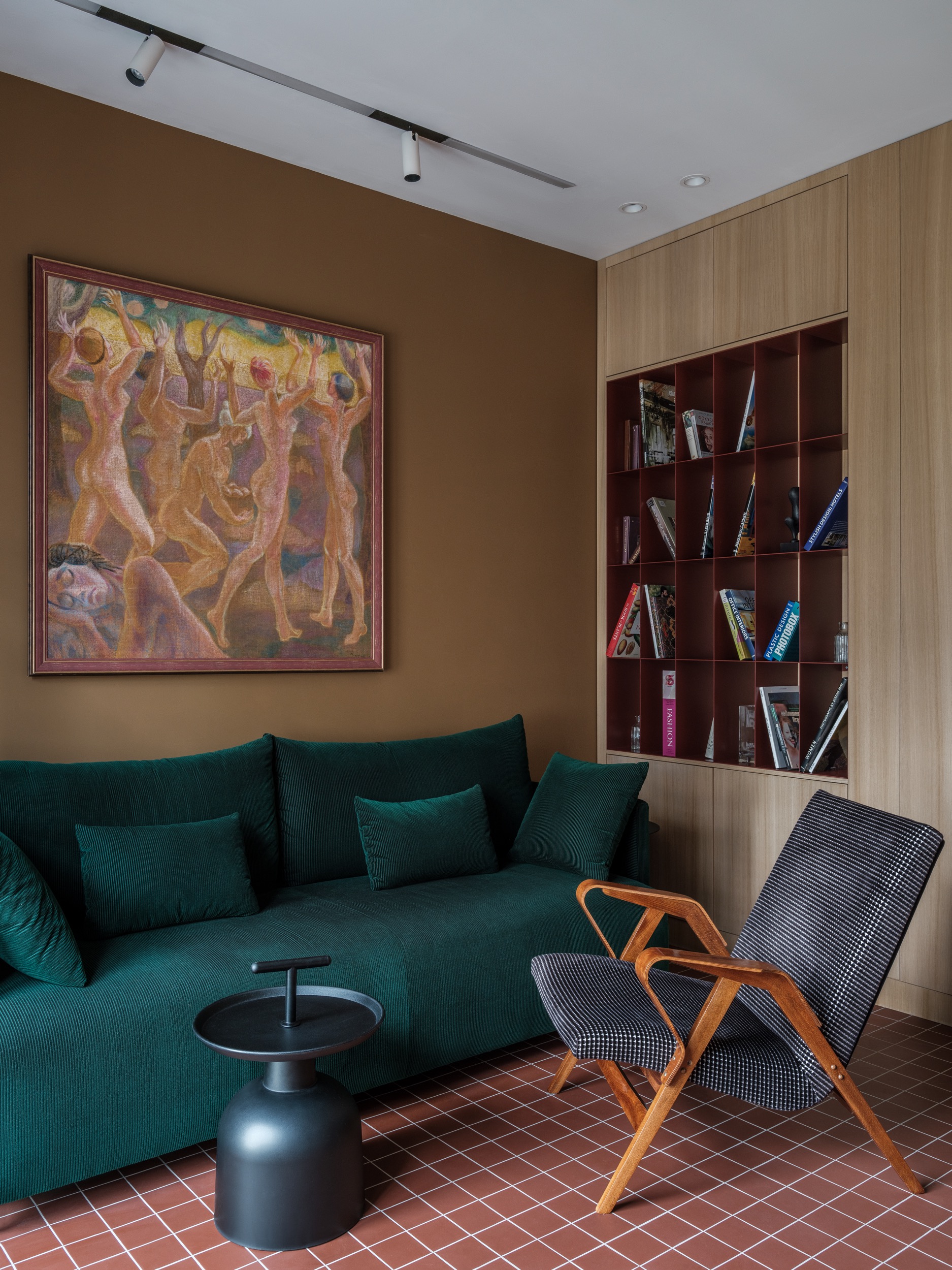 salon avec canapé vert décoration contemporaine petit appartement 46m2