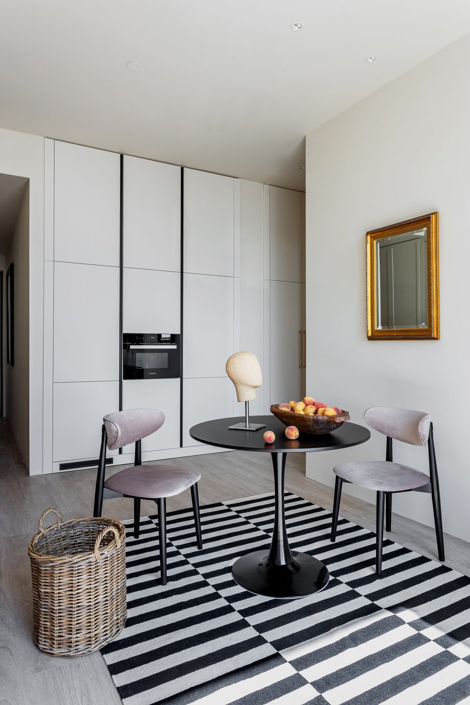 petite salle à manger et cuisine ouverte blanche deux-pièces 57m2 décoration contemporaine petite salle à manger et cuisine ouverte blanche deux-pièces 57m2 décoration contemporaine