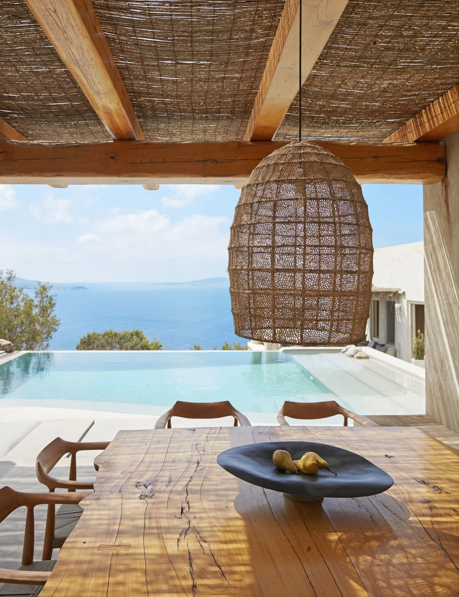 terrasse avec pergola maison en Grèce avec piscine et vue mer terrasse avec pergola maison en Grèce avec piscine et vue mer