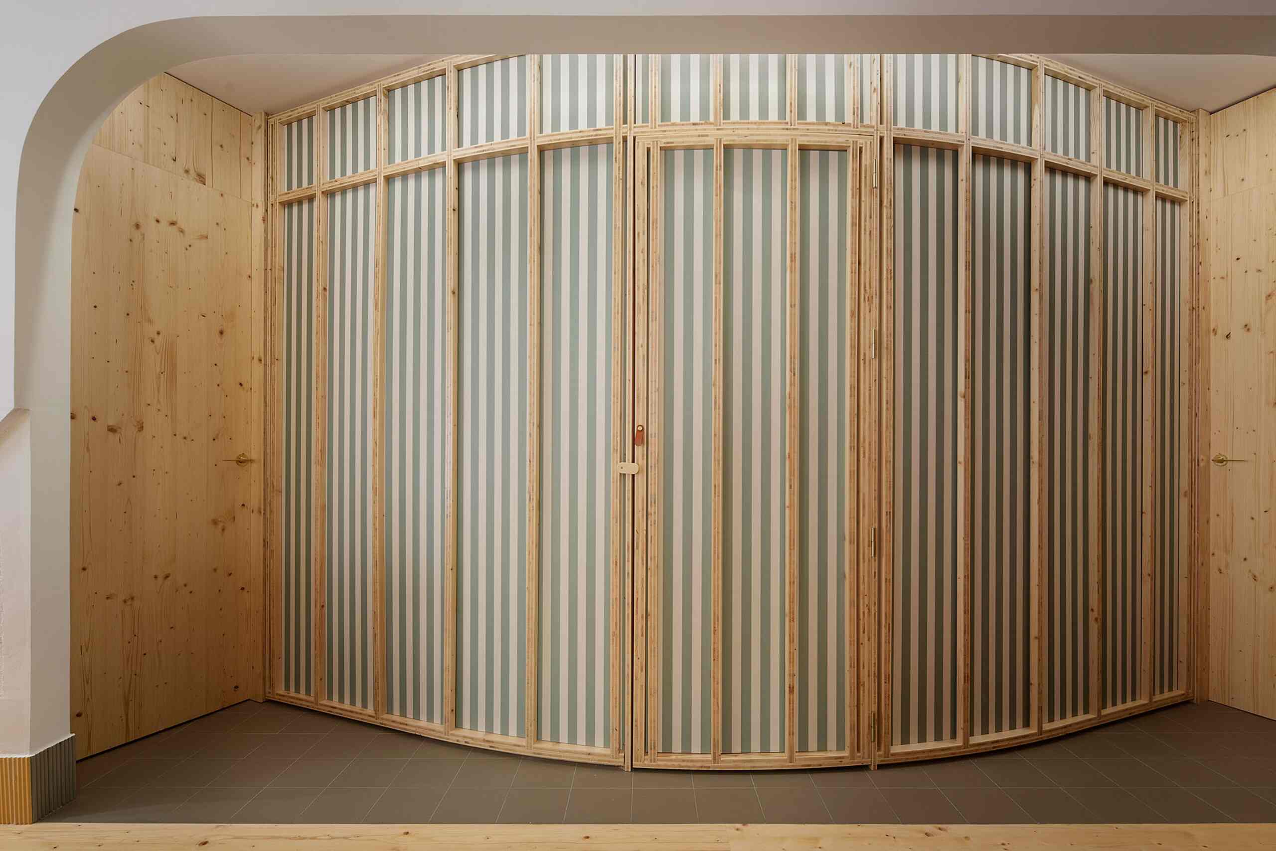 salle de bain derrière mur courbe Baso Enea Saint Sebastien salle de bain derrière mur courbe Baso Enea Saint Sebastien