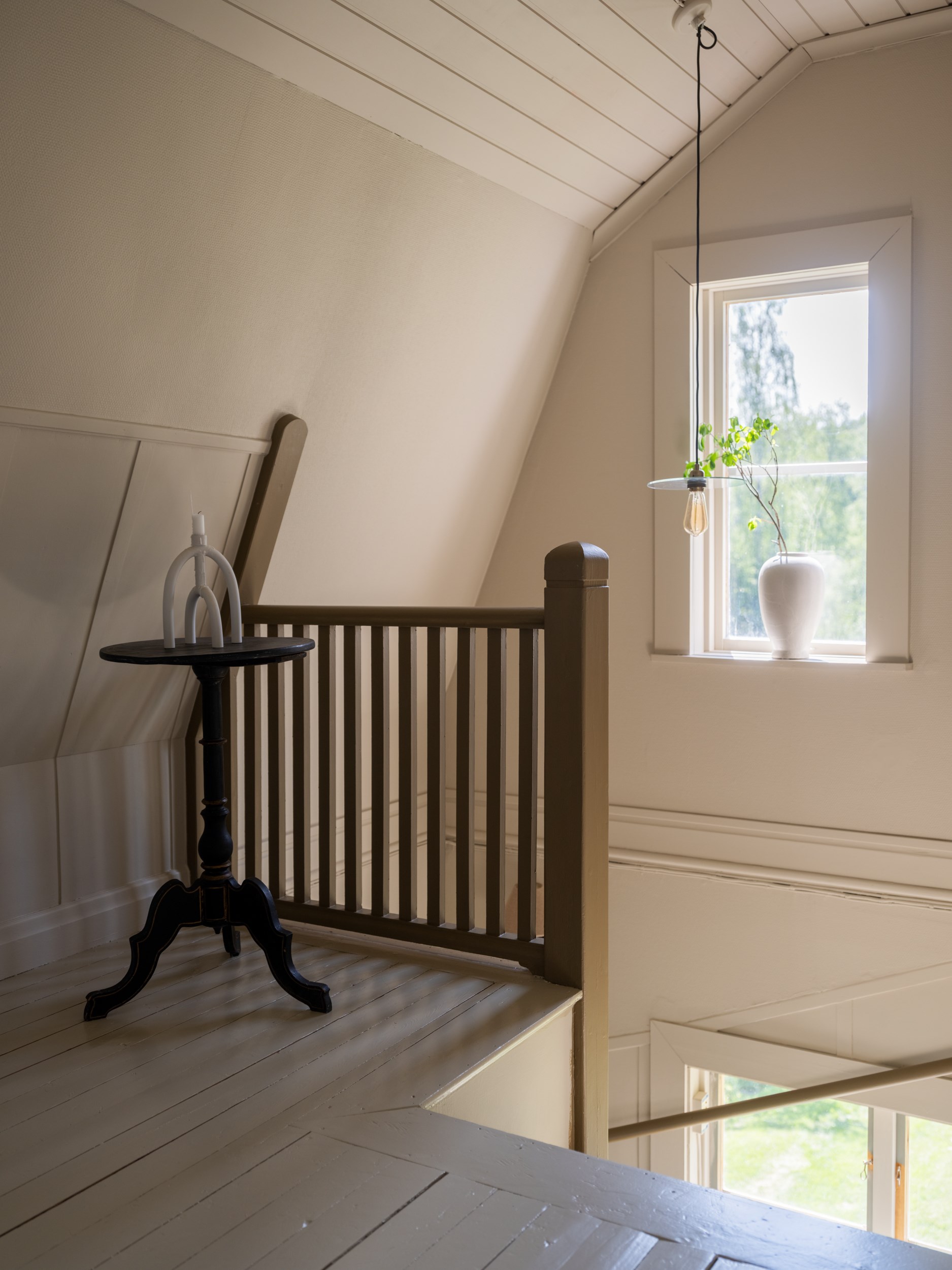 palier escalier bois peint