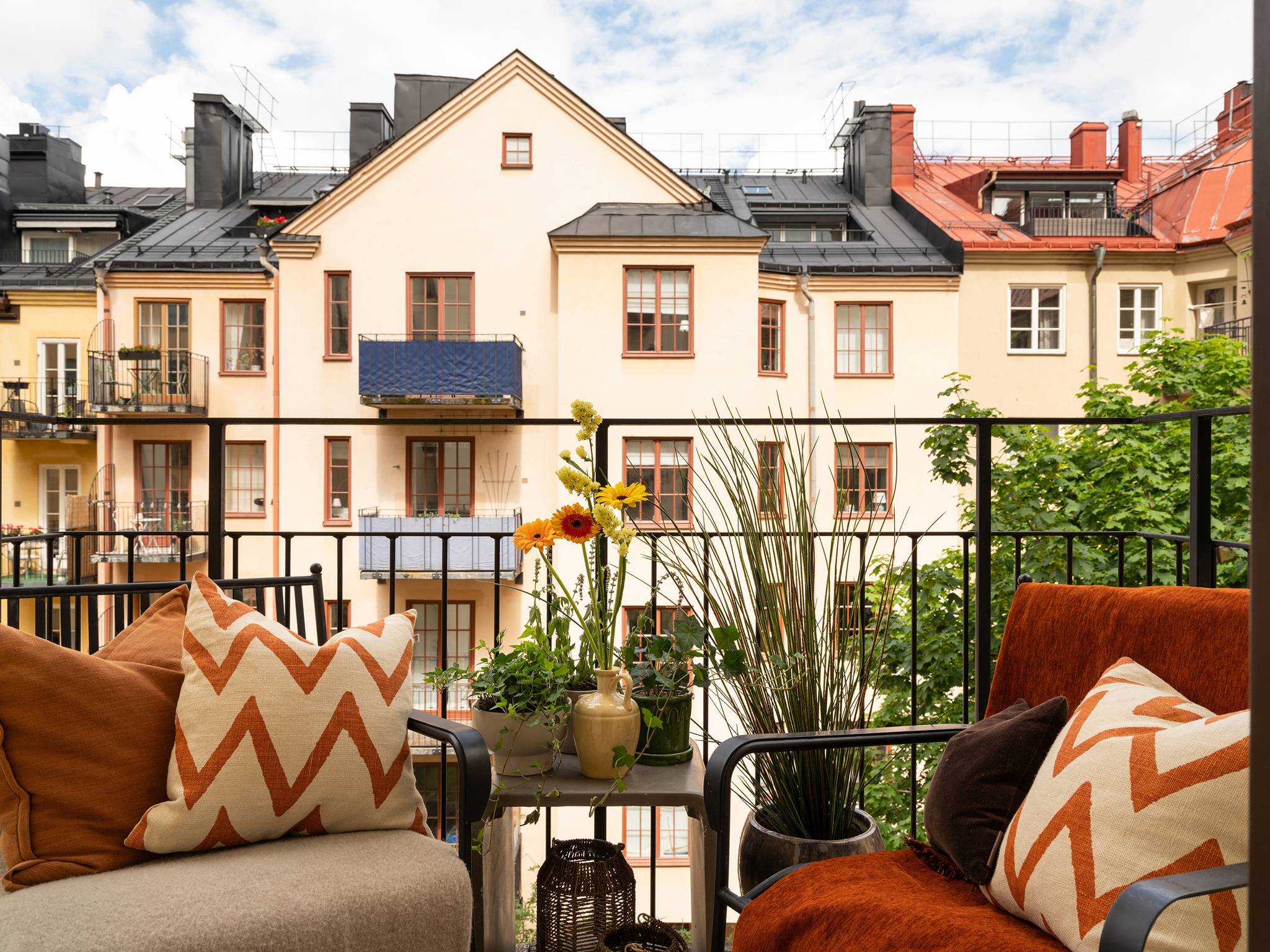 balcony on courtyard