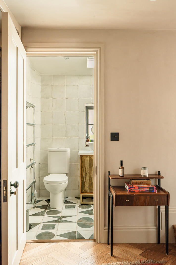 vintage bathroom