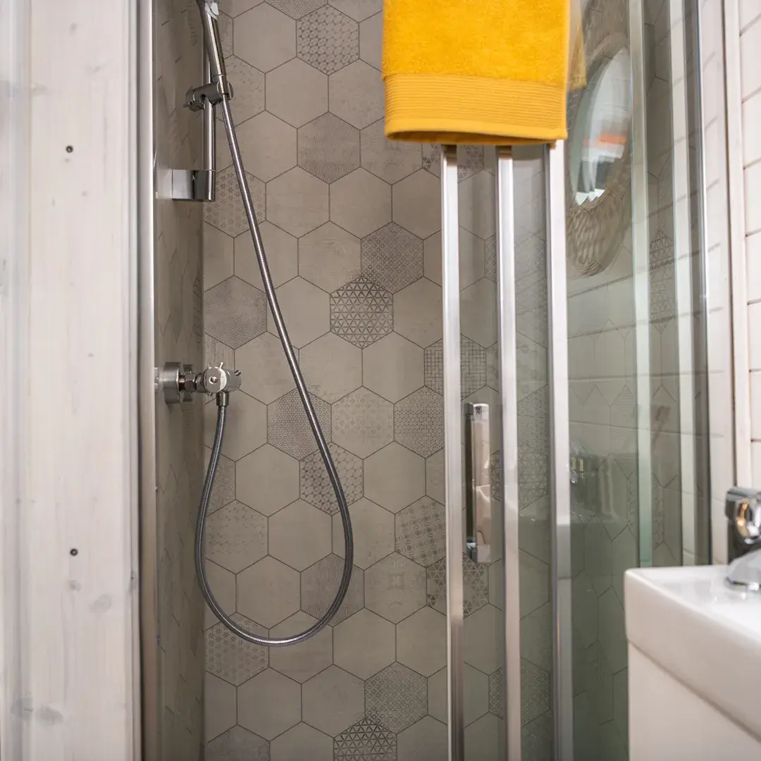 salle de bain tiny house française Capucine par Quadrapol salle de bain tiny house française Capucine par Quadrapol