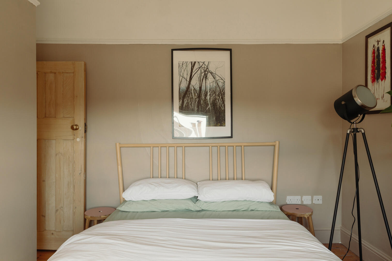 chambre beige maisonnette victorienne dans le Kent