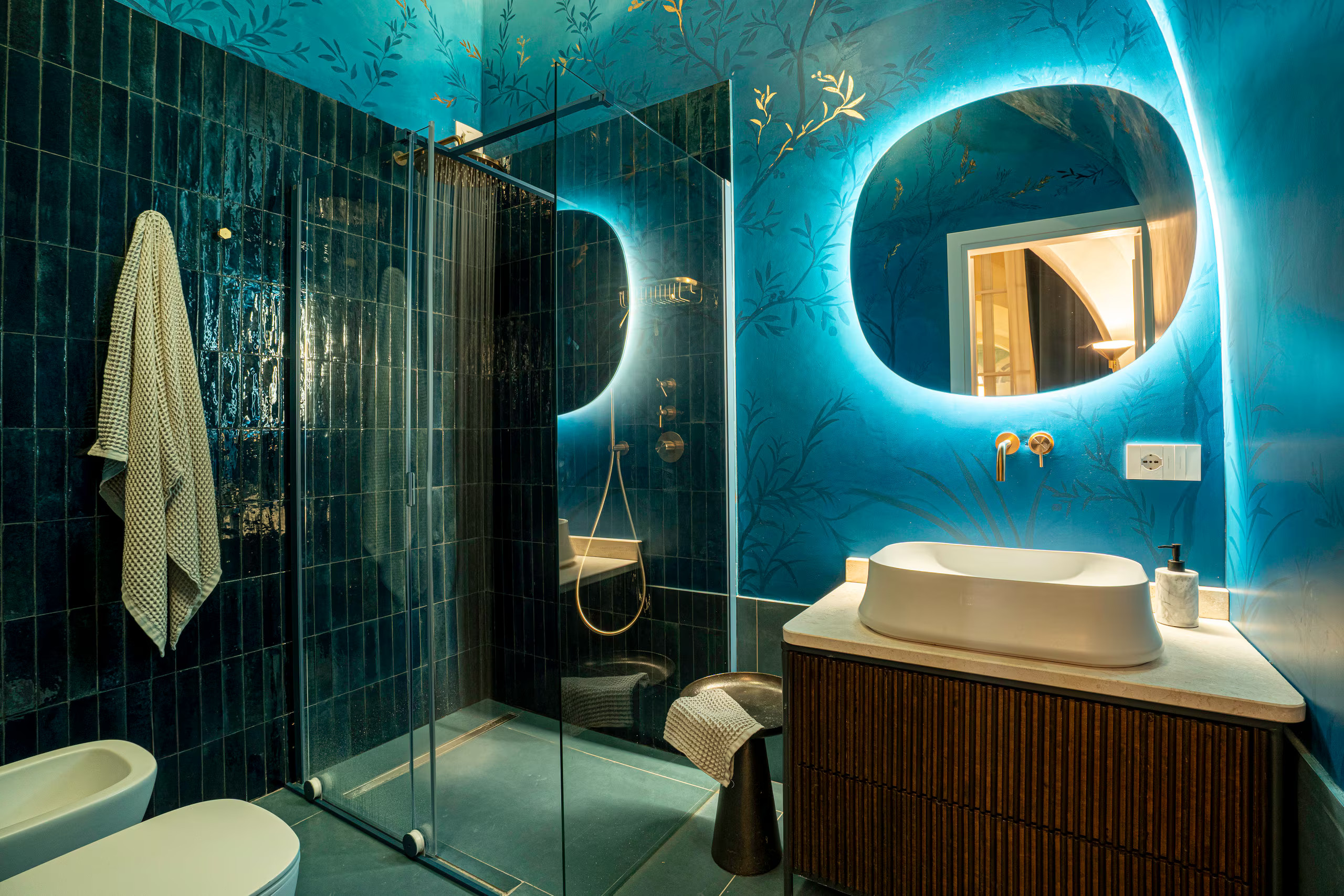 salle de bain bleue Dimora LAJ Cagliari salle de bain bleue Dimora LAJ Cagliari