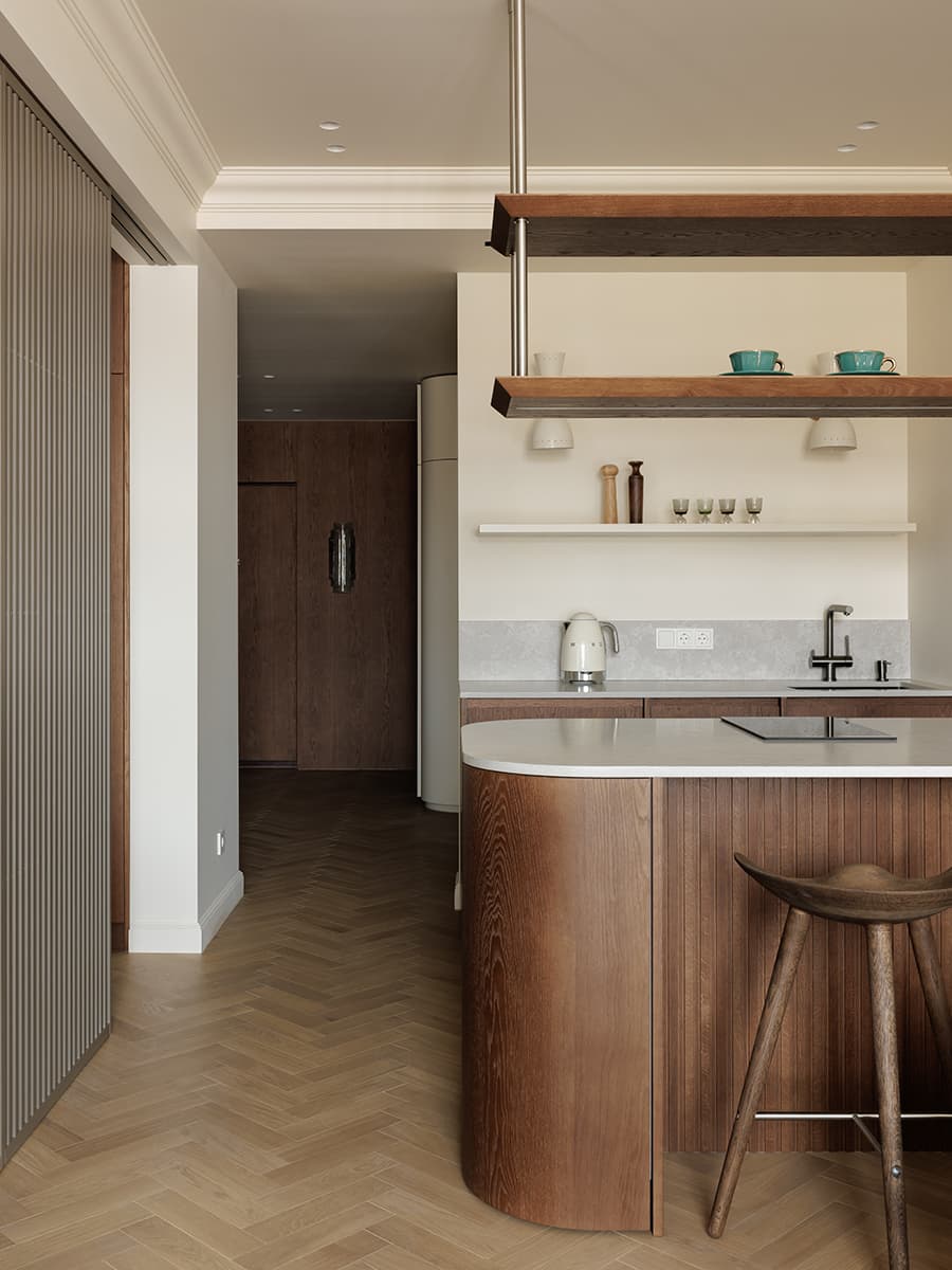 cuisine avec îlot couleur noyer décoration contemporaine petit appartement de 46m2
