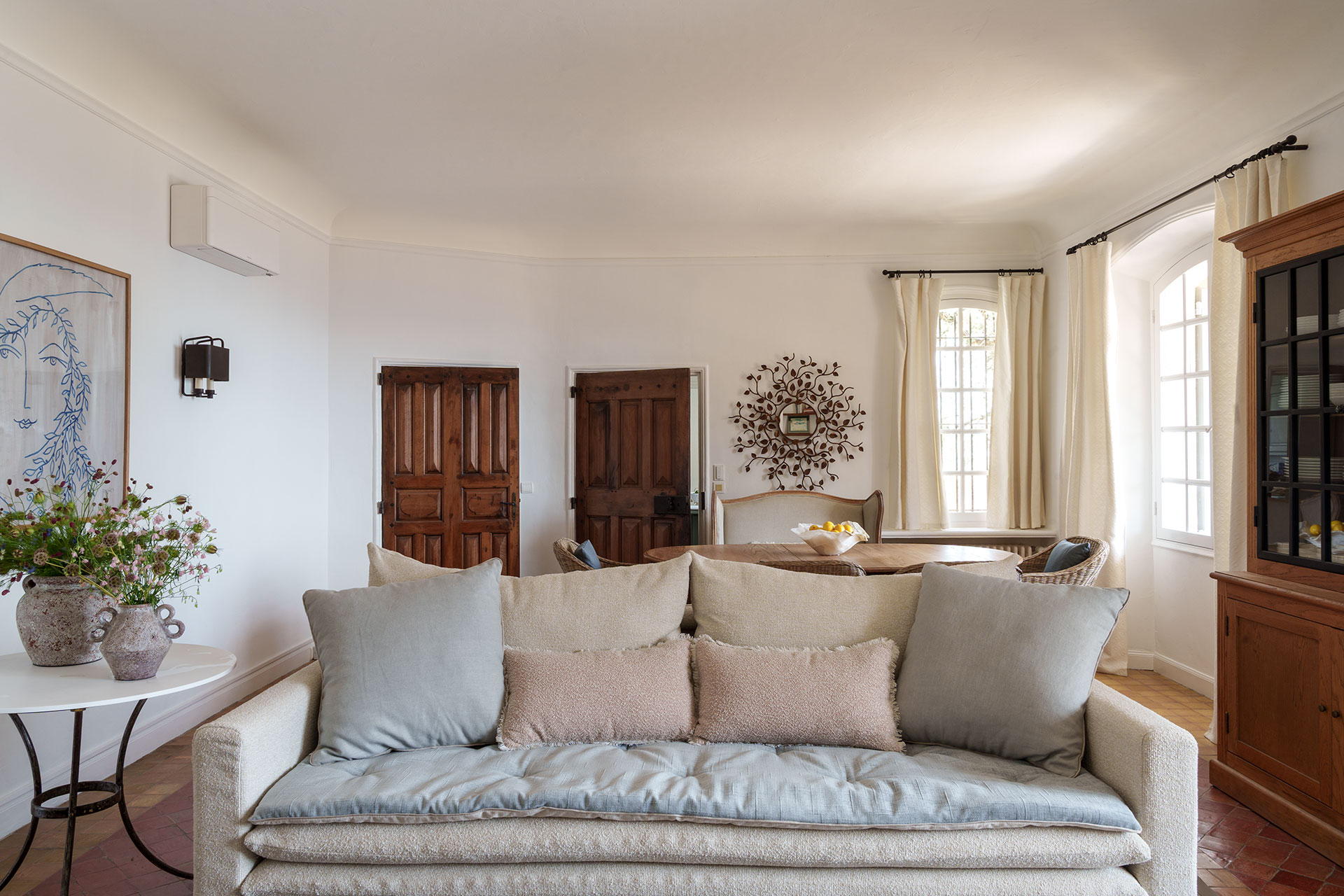 salon et salle à manger décoration classique chic maison provençale Casa del Sol Grasse