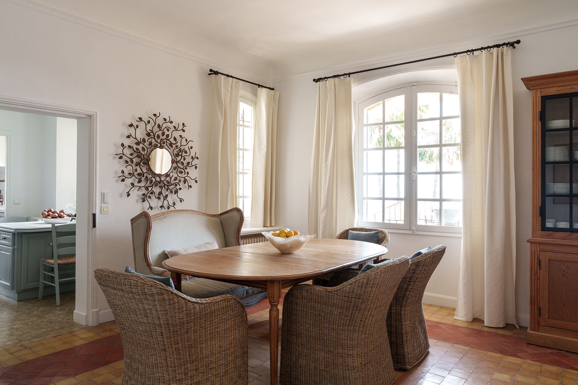 salle à manger et cuisine décoration classique chic maison provençale Casa del Sol Grasse