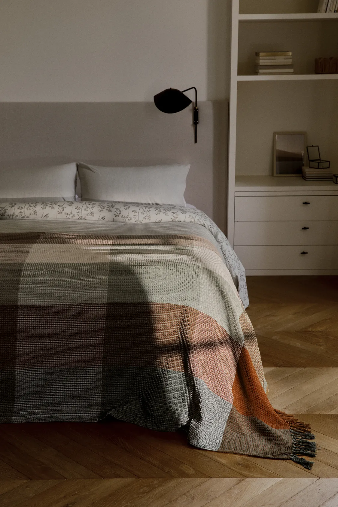 chambre décoration contemporaine et intemporelle tons neutres collection Lefties pour la maison rentrée 2026