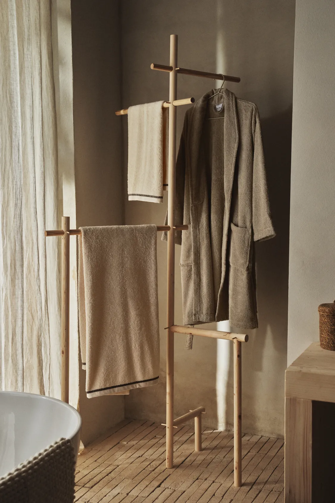 salle de bain décoration contemporaine et intemporelle tons neutres collection Lefties pour la maison rentrée 2026