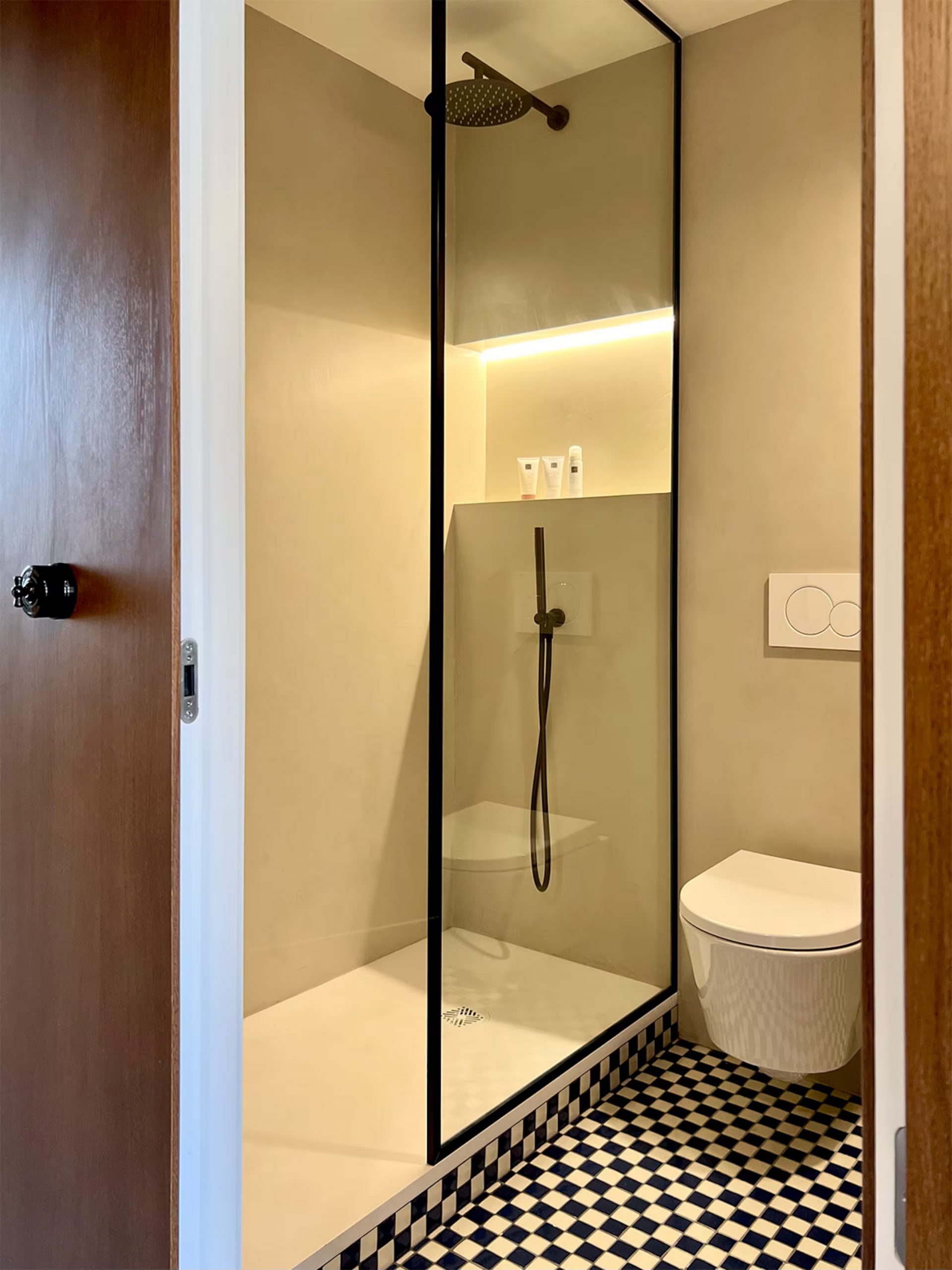salle de bain avec carrelage à damier à Valencia El Rincón de María Vicenta salle de bain avec carrelage à damier à Valencia El Rincón de María Vicenta