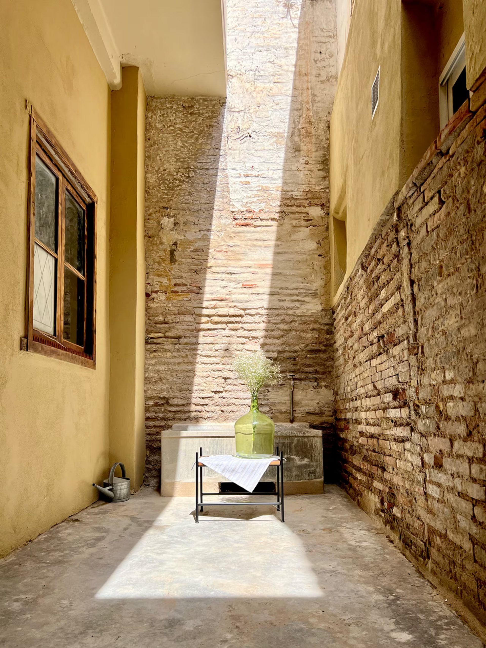 patio mur de briques ancienne décoration contemporaine maison de pêcheur rénovée à Valencia El Rincón de María Vicenta patio mur de briques ancienne décoration contemporaine maison de pêcheur rénovée à Valencia El Rincón de María Vicenta