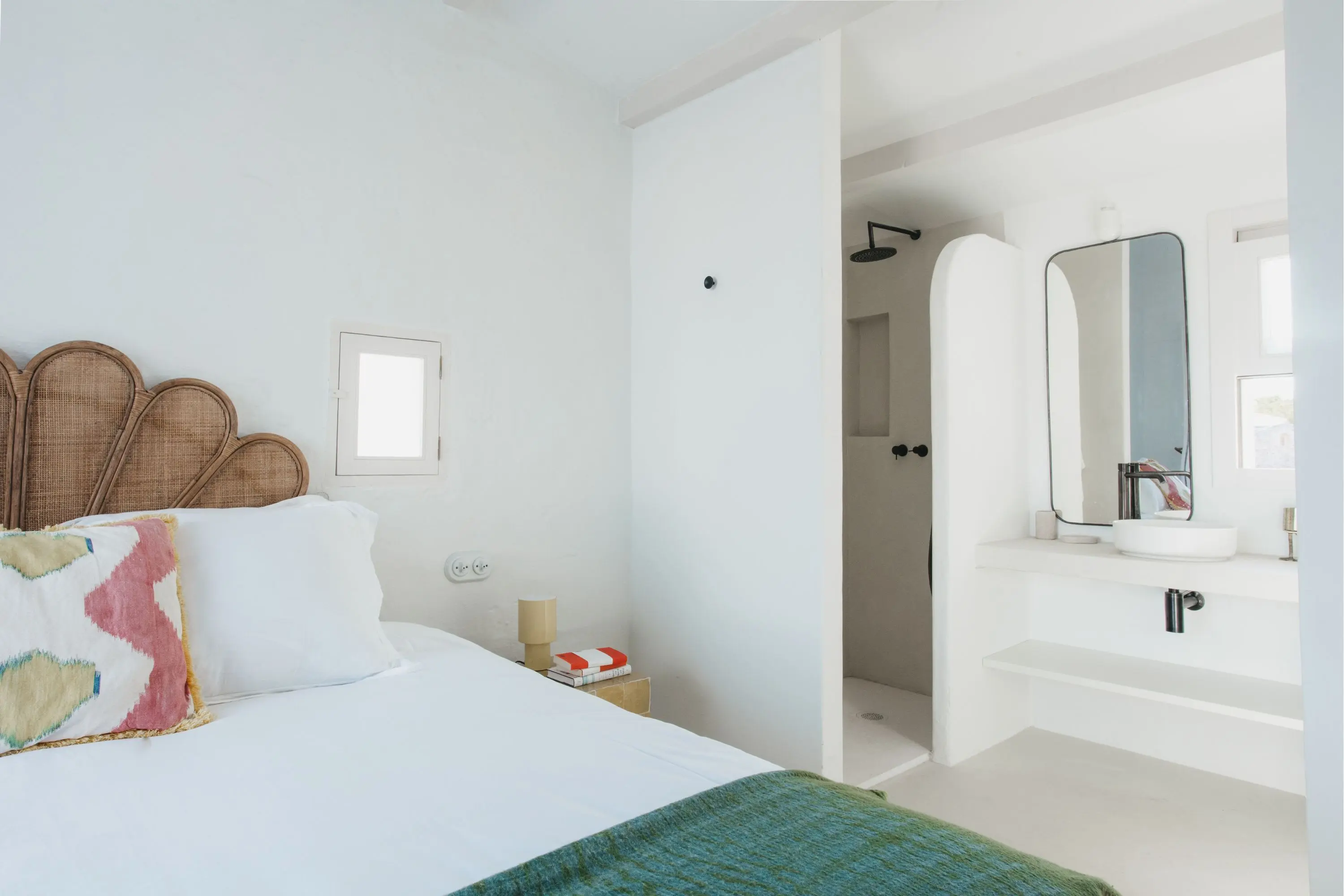 chambre avec salle de bain maison Minorque rénovation et décoration contemporaine