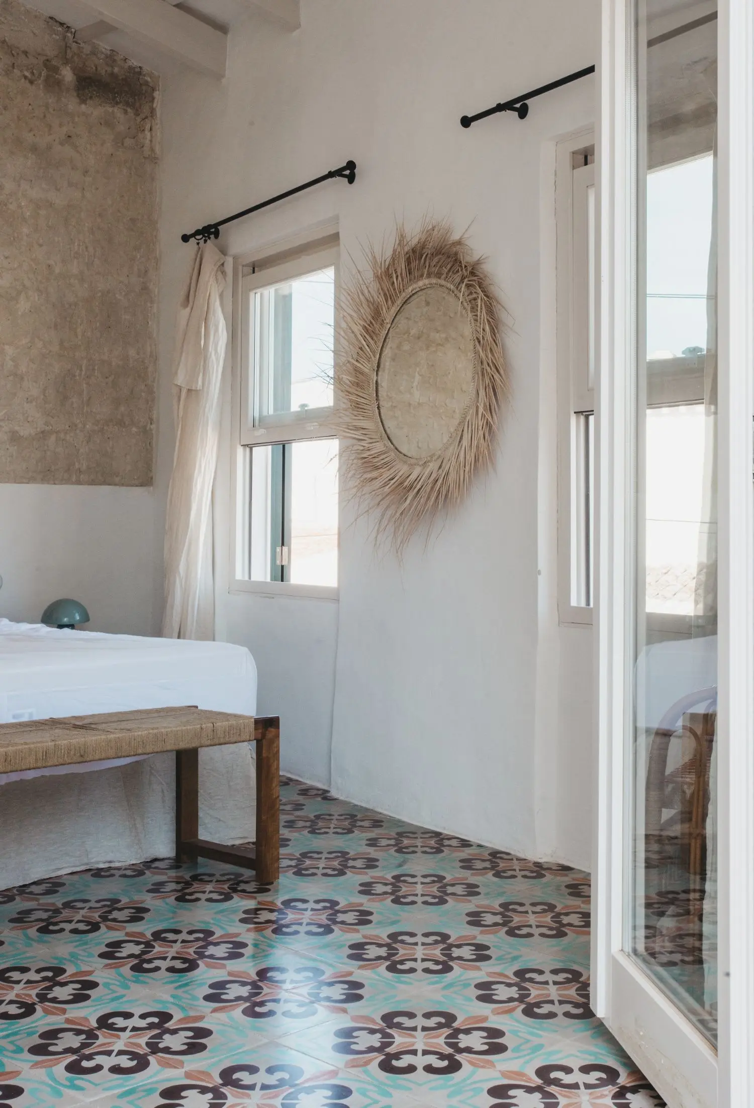 chambre sol carreaux de ciment maison Minorque rénovation et décoration contemporaine