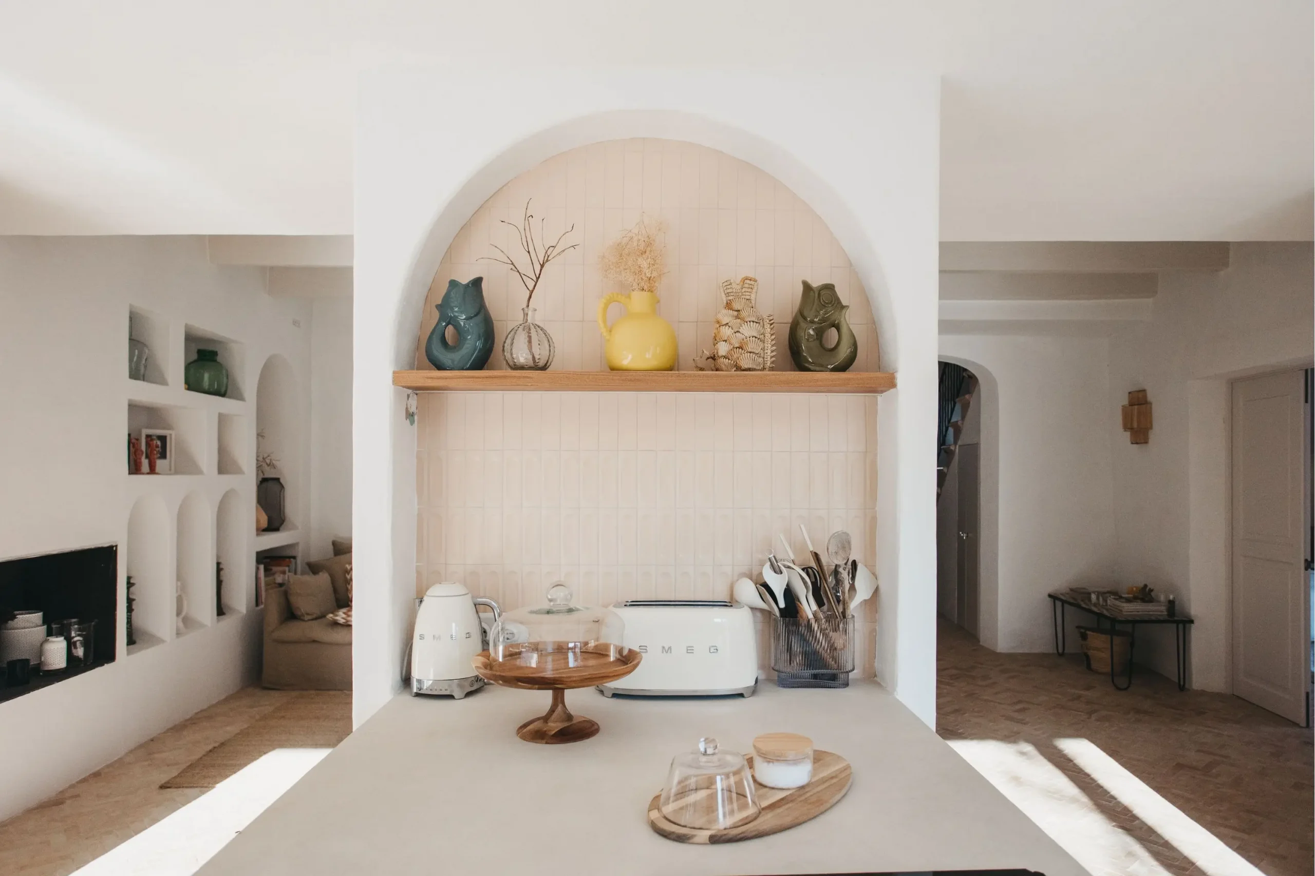 cuisine avec niche en arche maison Minorque rénovation et décoration contemporaine