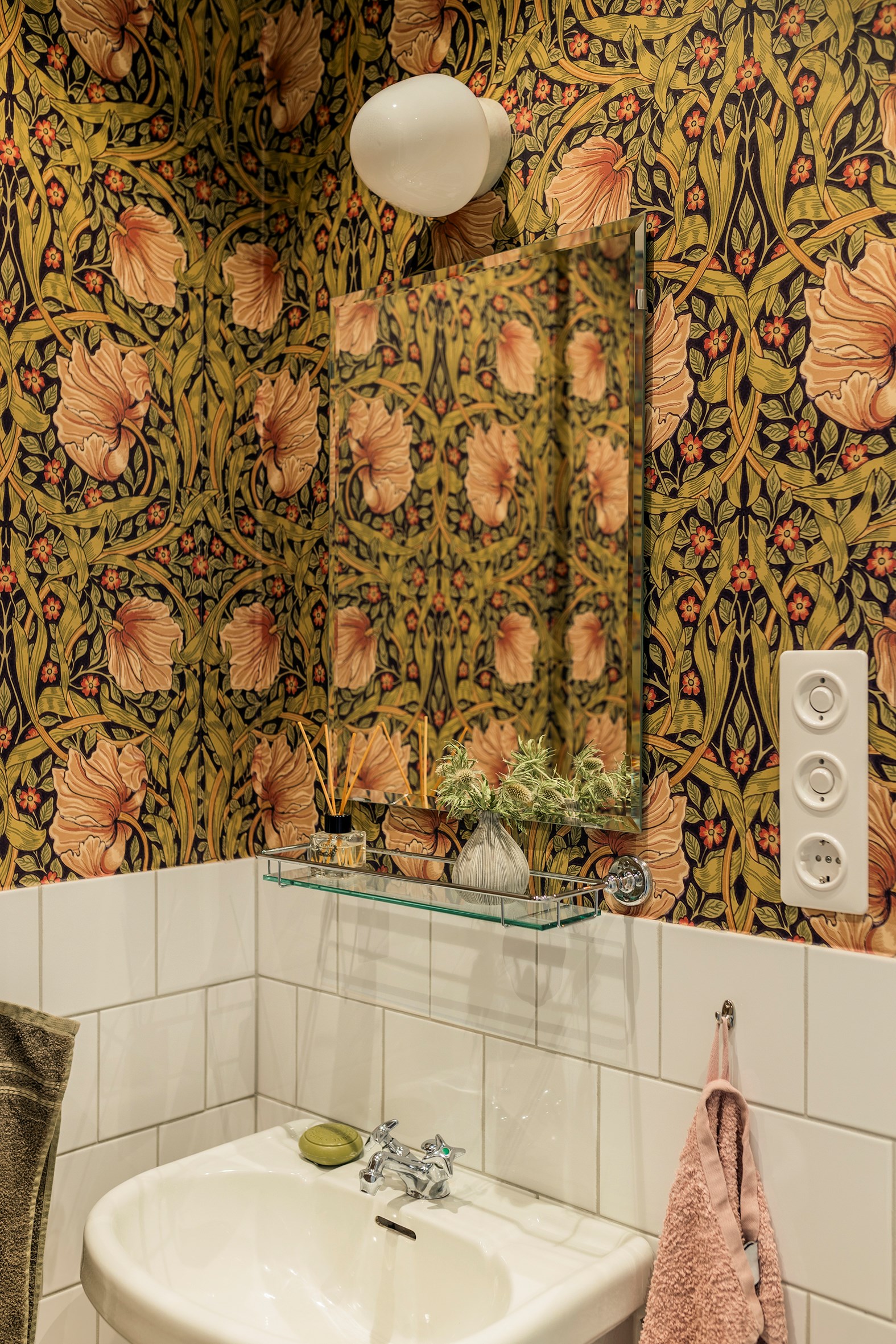 salle de bain papier-peint William Morris