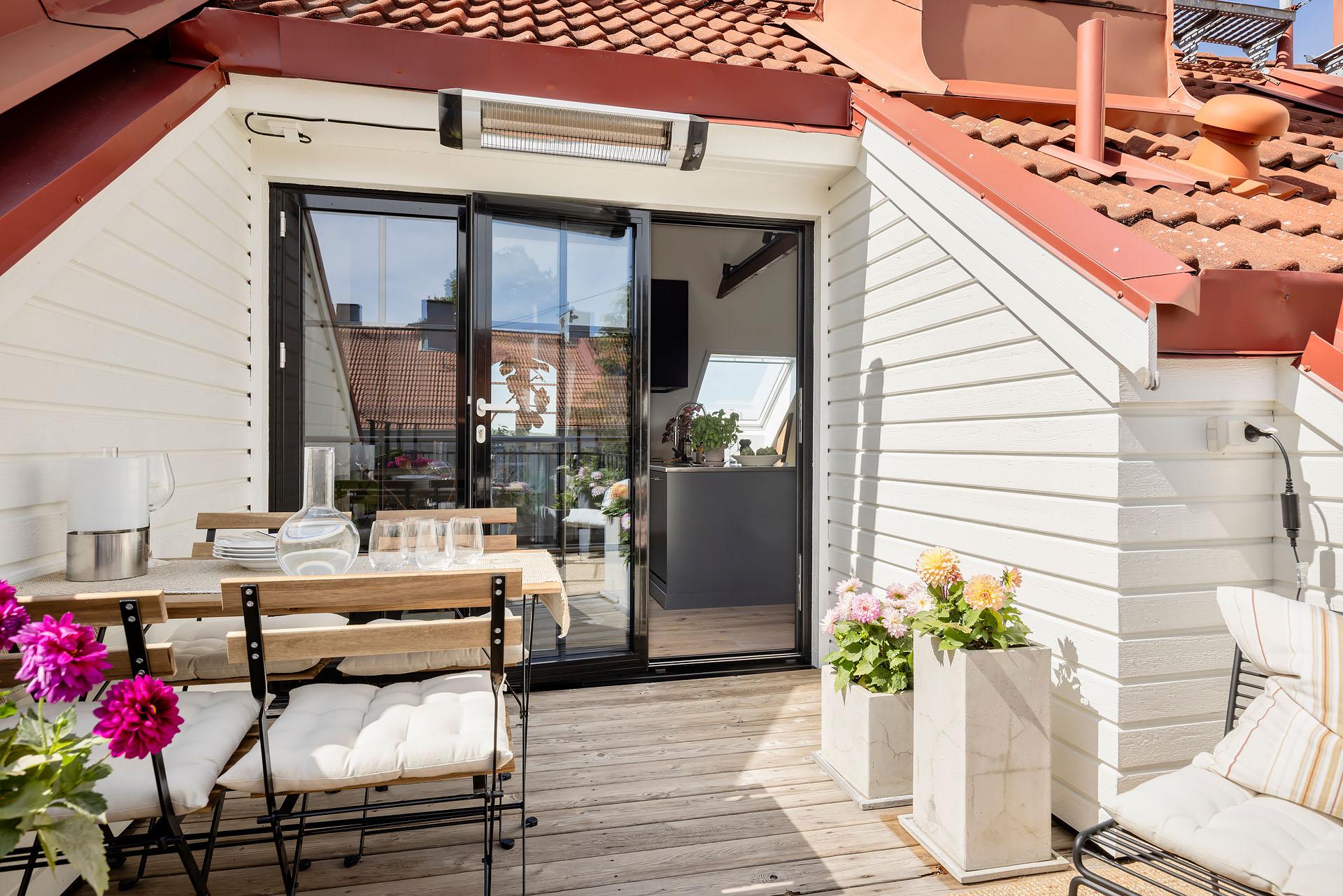 terrasse dans le toit style tropézienne