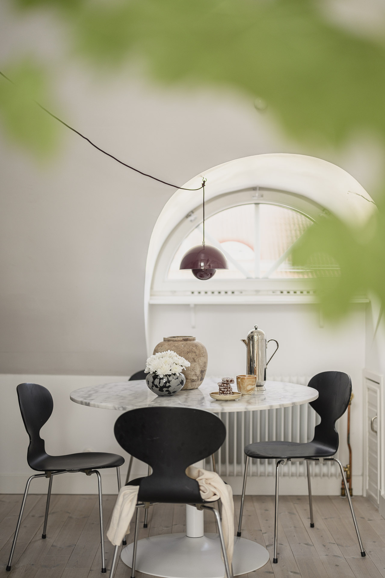 salle à manger décoration scandinave studio mansardé 24m2 avec mezzanine salle à manger décoration scandinave studio mansardé 24m2 avec mezzanine