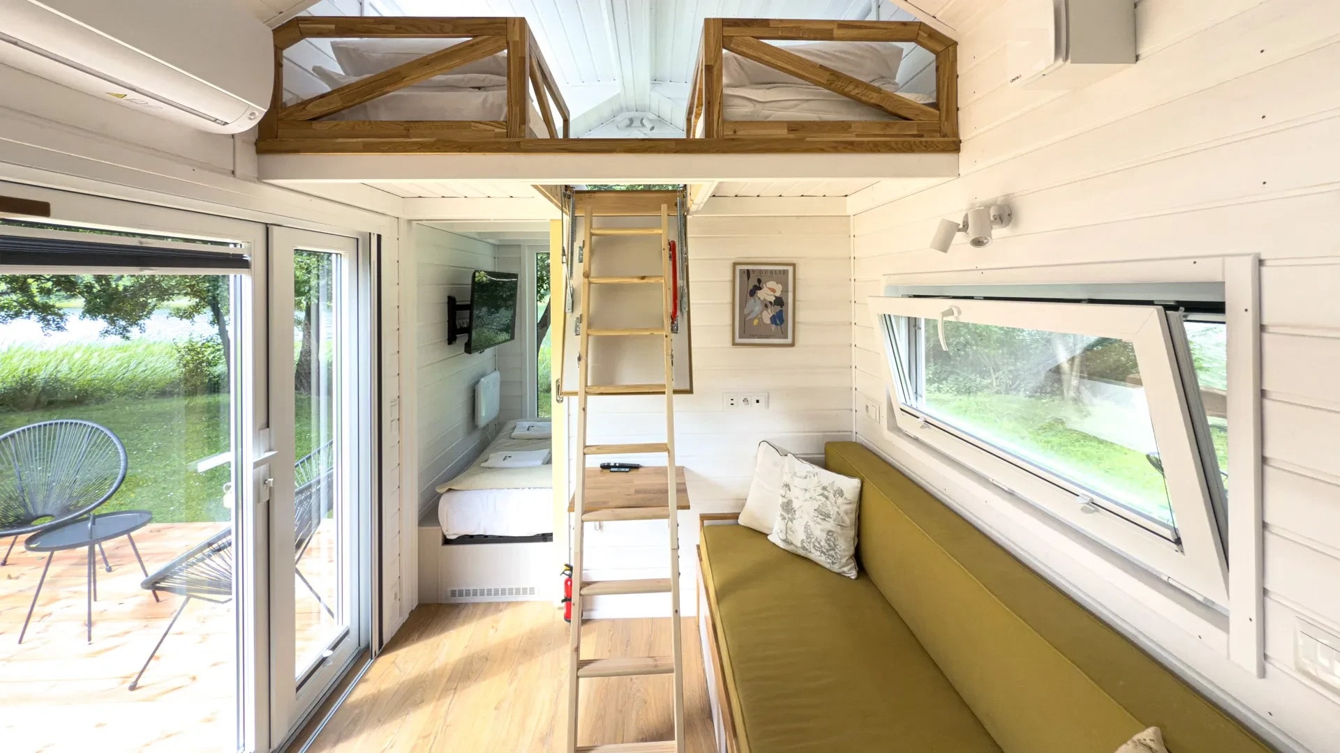 intérieur tiny house inclusive 25m2 pour 6 personnes Mobi Water Dreams par Mobi House intérieur tiny house inclusive 25m2 pour 6 personnes Mobi Water Dreams par Mobi House