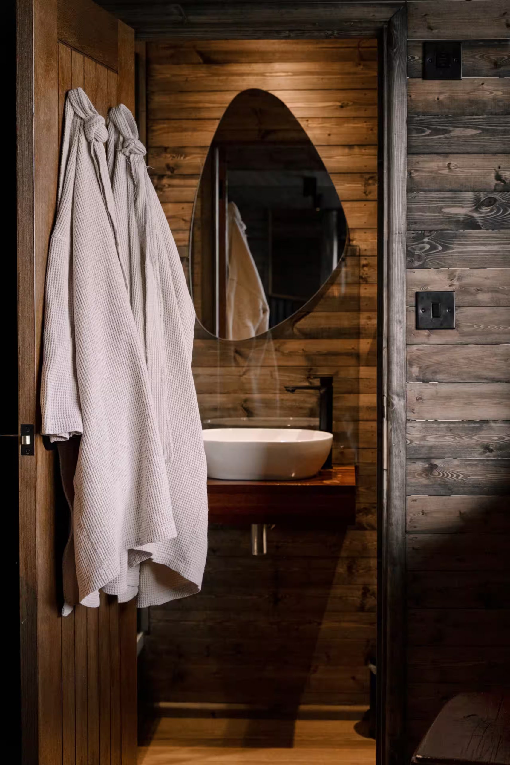 salle de bain petite maison en bois nature dans le Devon The Nook salle de bain petite maison en bois nature dans le Devon The Nook
