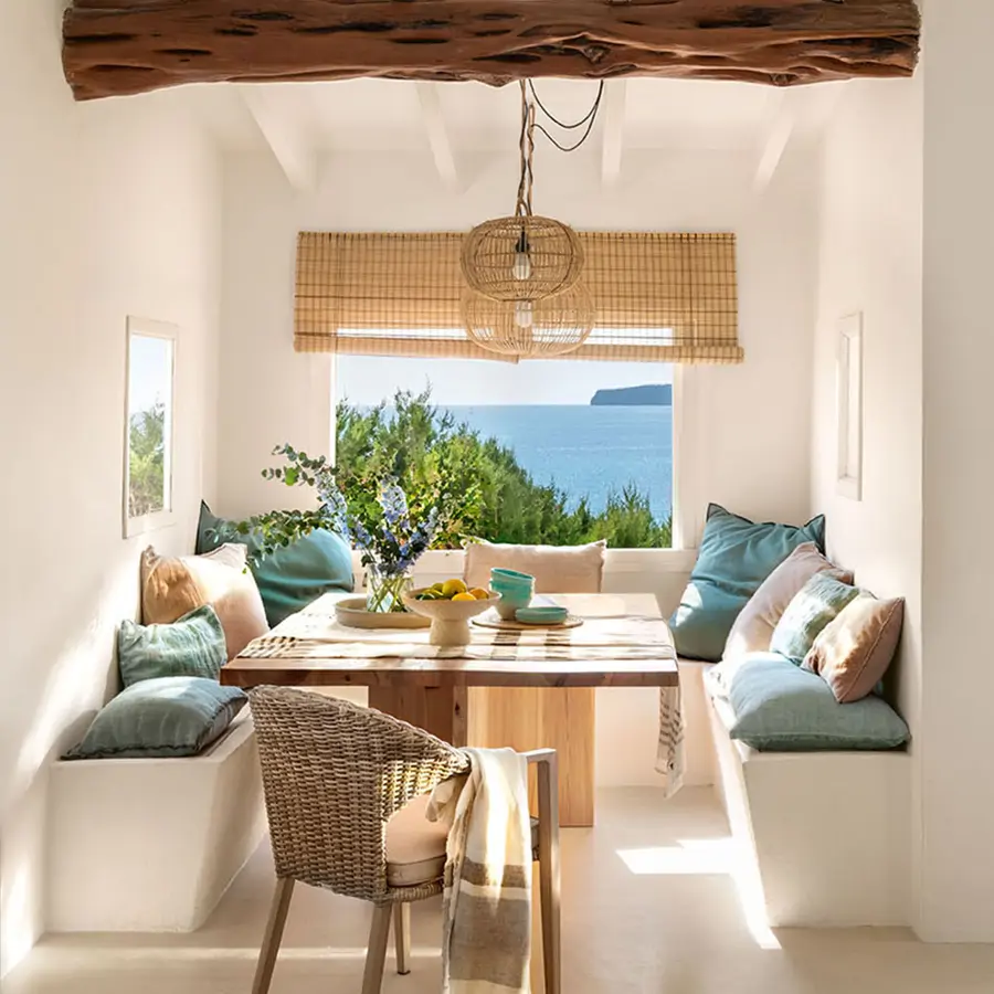 salle à manger maçonnée décoration contemporaine bleue et blanche vue mer salle à manger maçonnée décoration contemporaine bleue et blanche vue mer