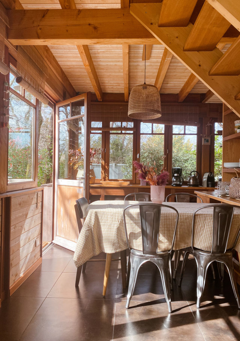 dining room and kitchen small 67sqm wooden house in Arcachon
