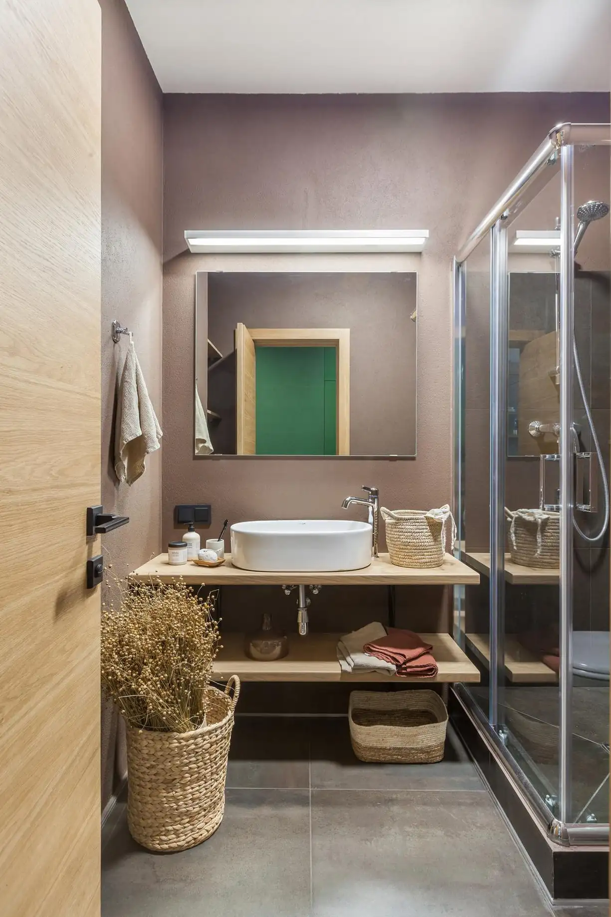 light terracotta bathroom