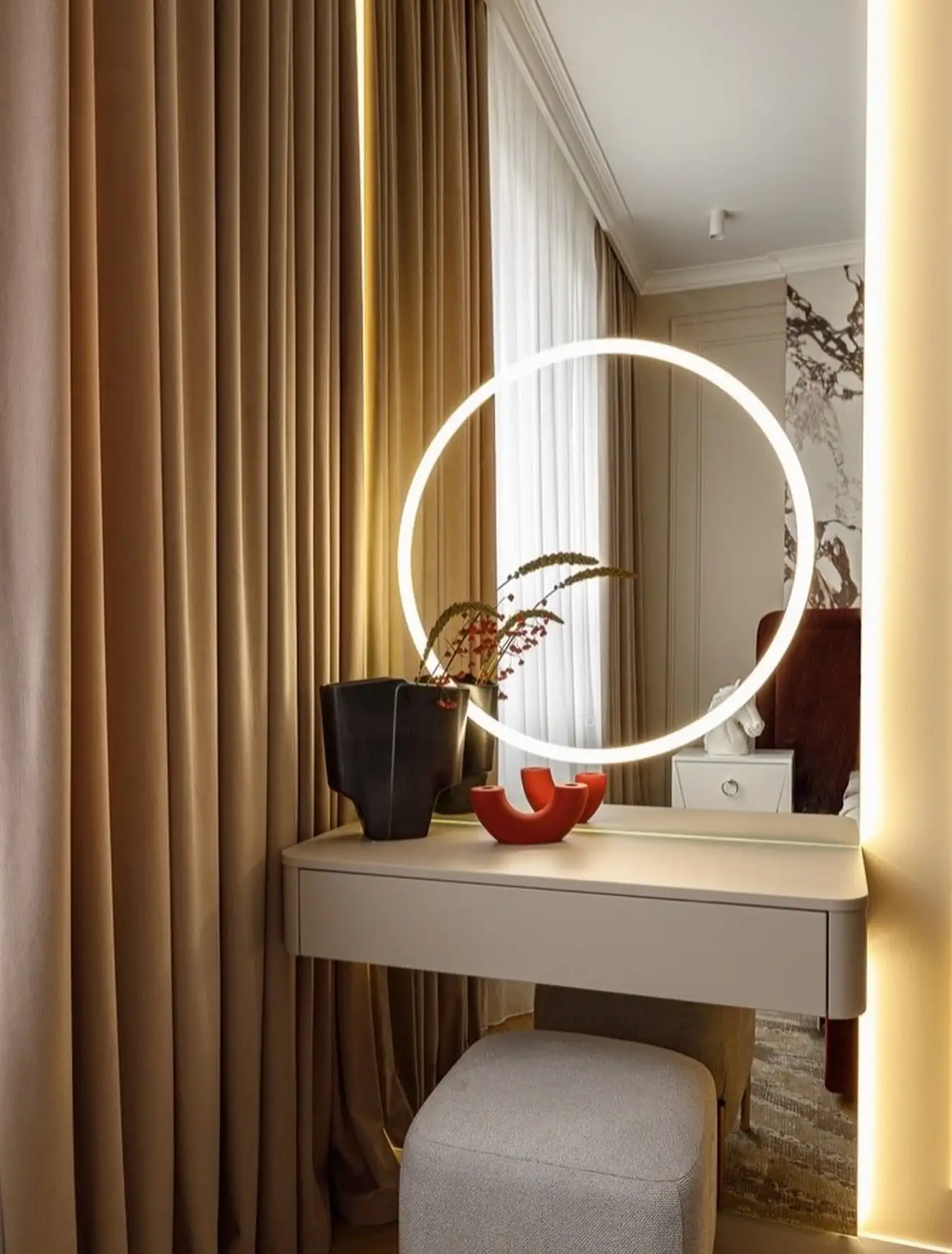 petite coiffeuse avec miroir rétro éclairé dans chambre petite coiffeuse avec miroir rétro éclairé dans chambre