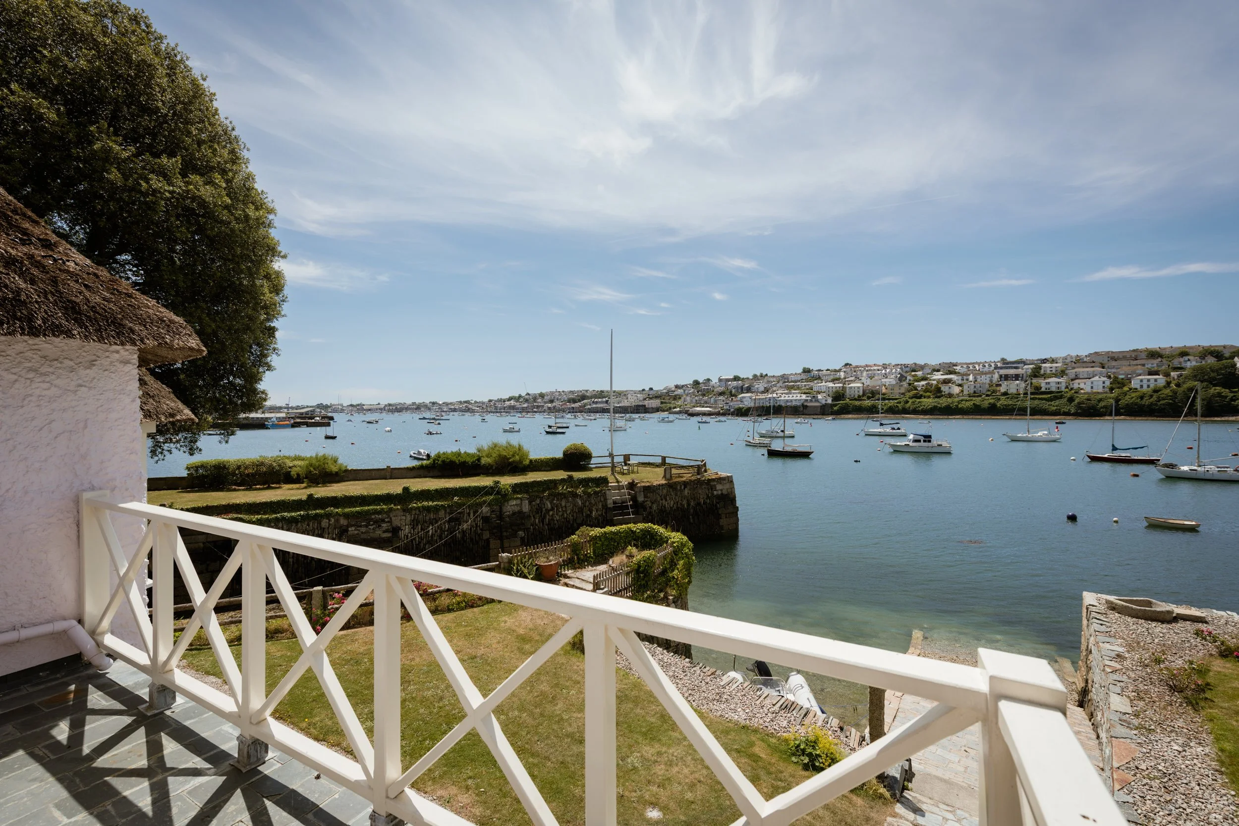 balcon vue port chaumière dans les Cornouailles balcon vue port chaumière dans les Cornouailles