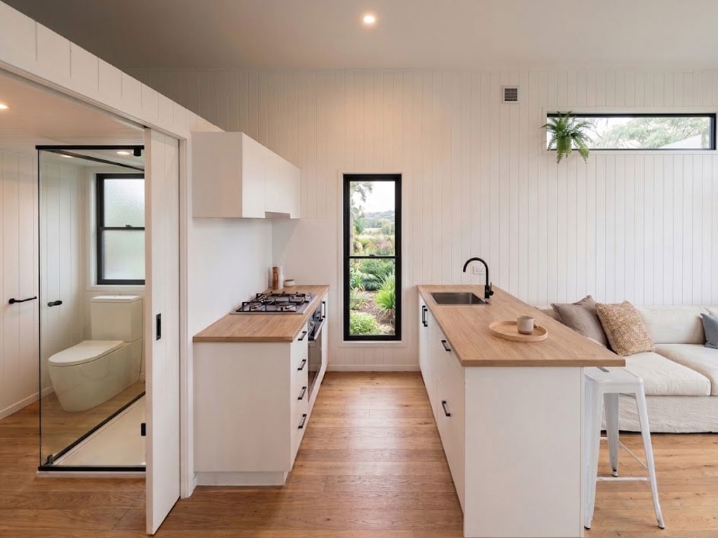 salon et cuisine tiny house sans mezzanine 30m2 Coolum par Aussie Tiny Houses salon et cuisine tiny house sans mezzanine 30m2 Coolum par Aussie Tiny Houses