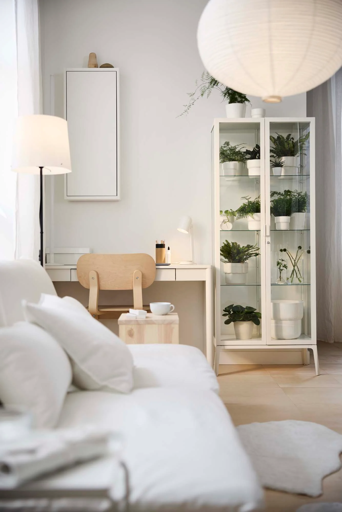 studio 26m2 aménagé par IKEA avec espace bureau