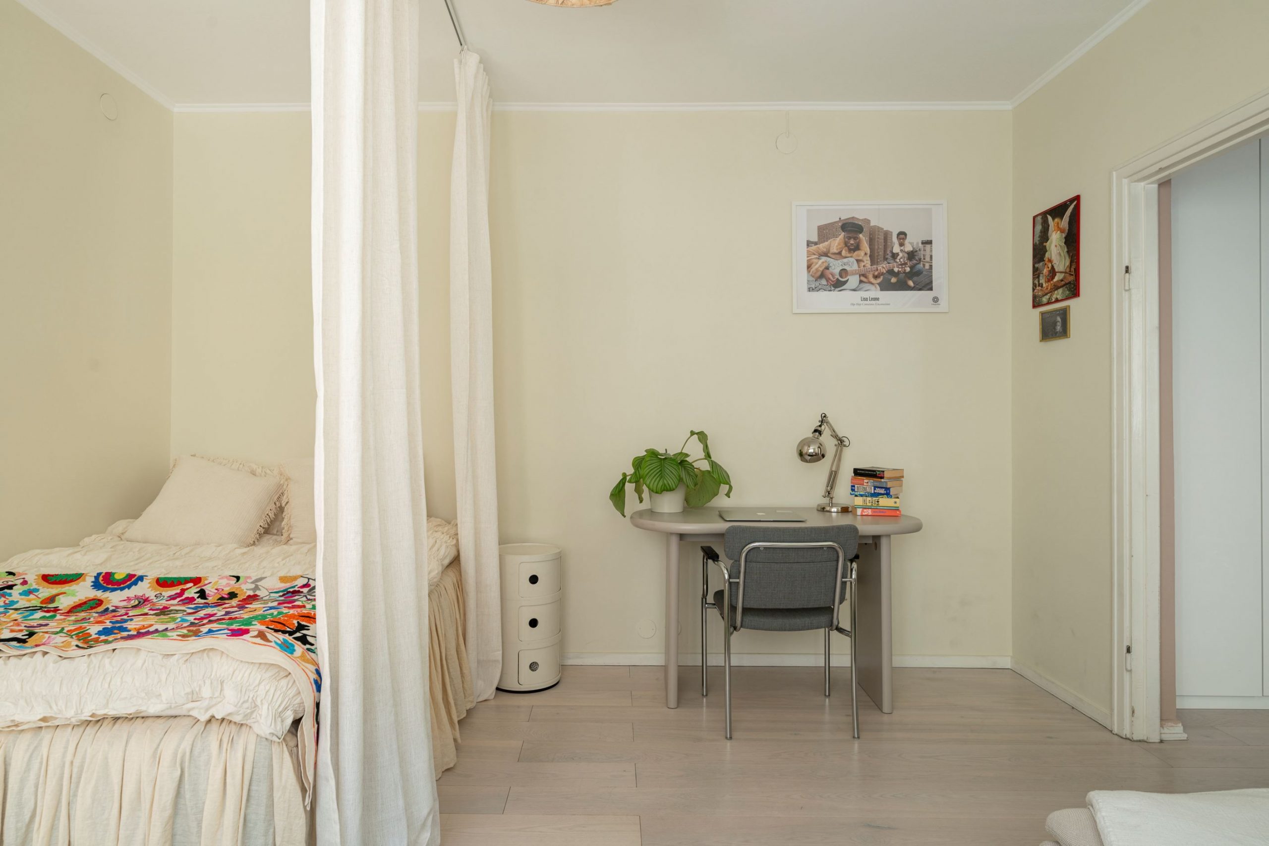 salon avec coin chambre séparé par un rideau studio de 33m2 ancien décoration scandinave salon avec coin chambre séparé par un rideau studio de 33m2 ancien décoration scandinave