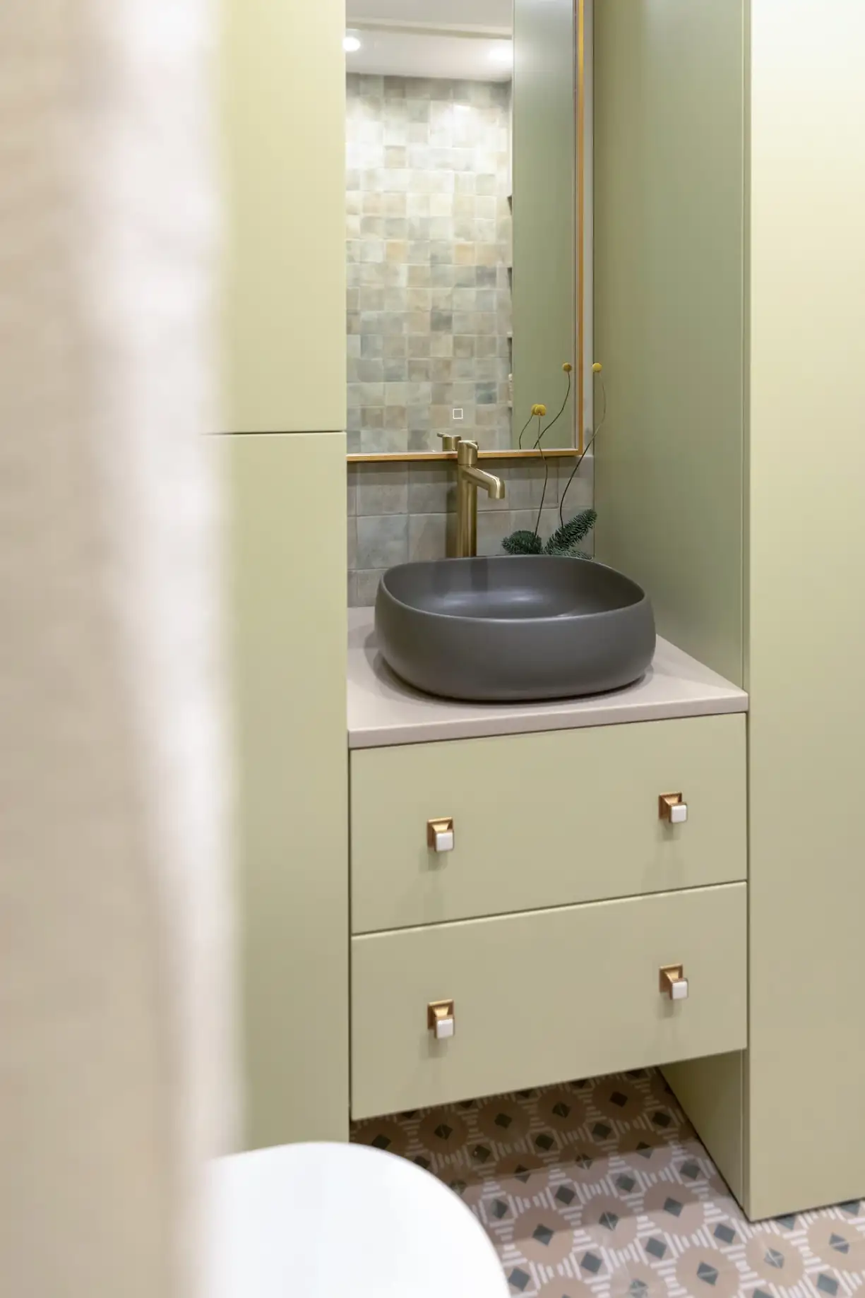 salle de bain vert tilleul avec carreaux de ciment salle de bain vert tilleul avec carreaux de ciment