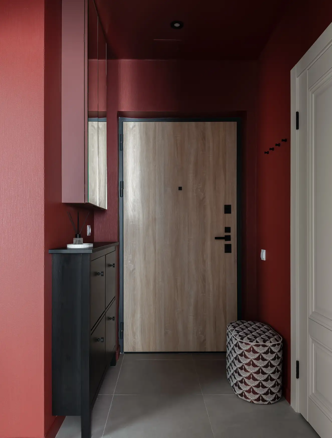 burgundy entrance color blocking style burgundy entrance color blocking style