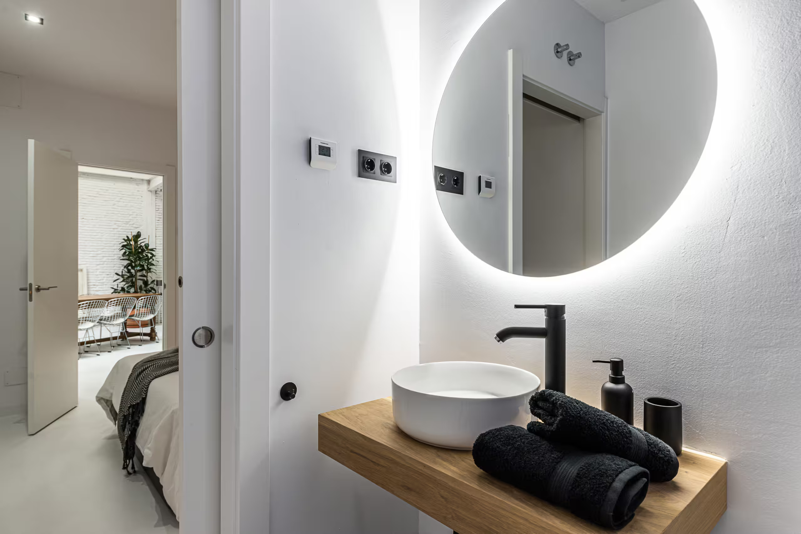 chambre décoration contemporaine avec salle de bain design