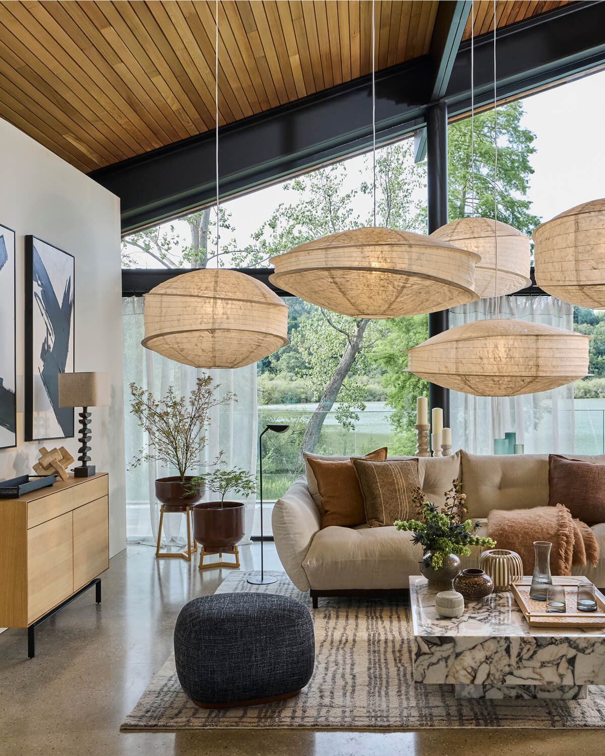 salon maison contemporaine avec baie vitrée collection AMPM 2026/2027 automne hiver