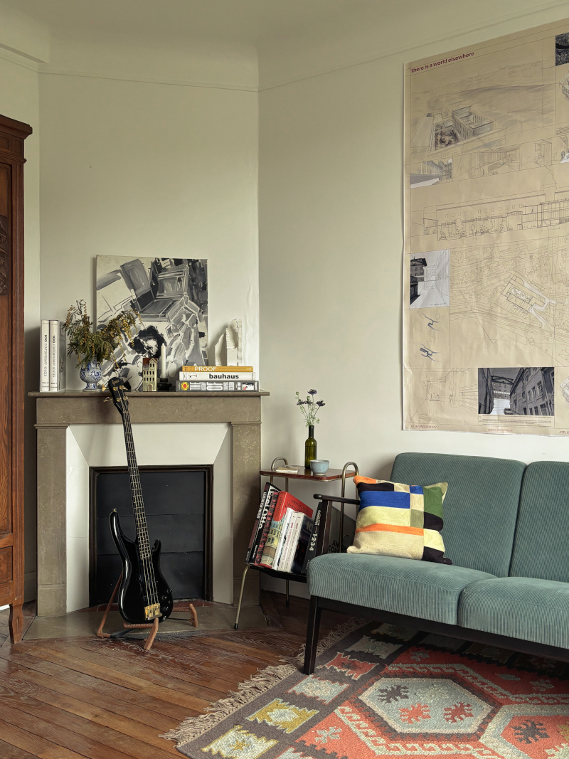 salon avec cheminée appartement parisien de 64m2 décoration vintage
