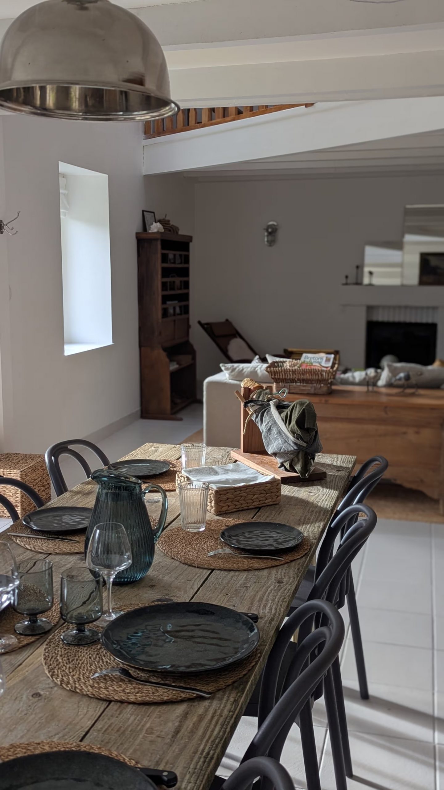 salle à manger décoration rustique chic maison près de la mer en Bretagne Ker Darwin Paimpol salle à manger décoration rustique chic maison près de la mer en Bretagne Ker Darwin Paimpol