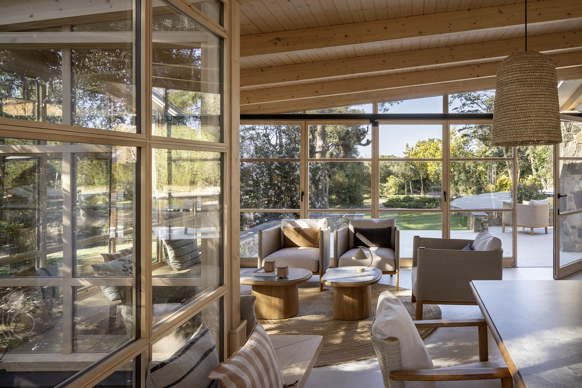 salon bois décoration contemporaine maison Espagne "Refuge in the Woods" par Susanna Cots salon bois décoration contemporaine maison Espagne "Refuge in the Woods" par Susanna Cots