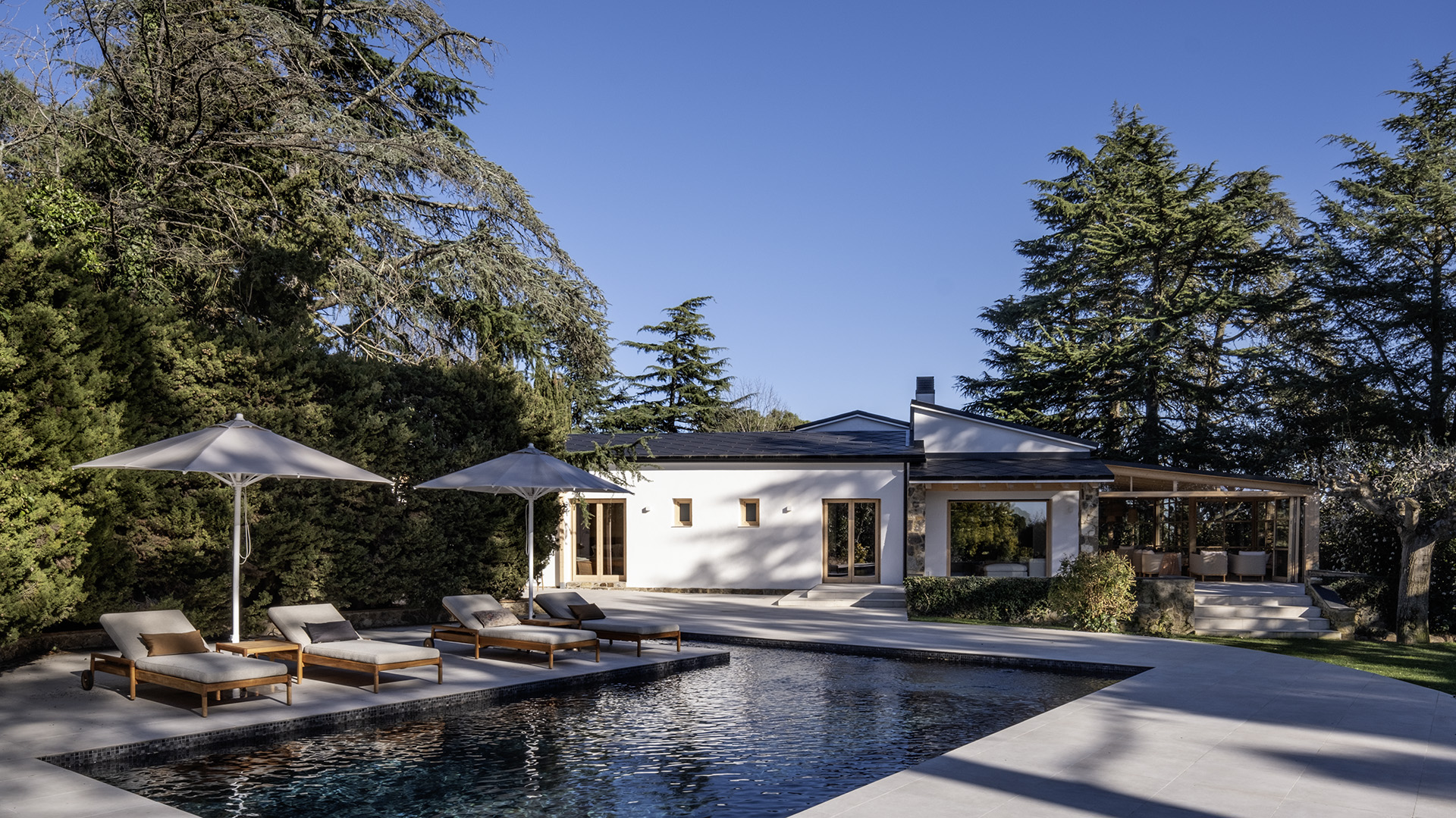 jardin avec piscine maison Espagne "Refuge in the Woods" par Susanna Cots jardin avec piscine maison Espagne "Refuge in the Woods" par Susanna Cots