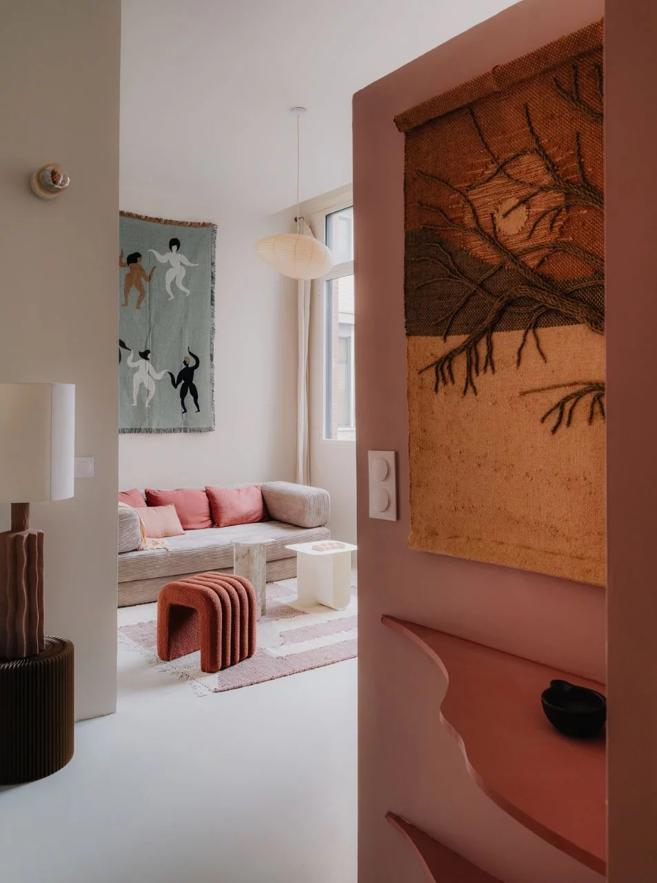 salon décoration contemporaine rose et terracotta