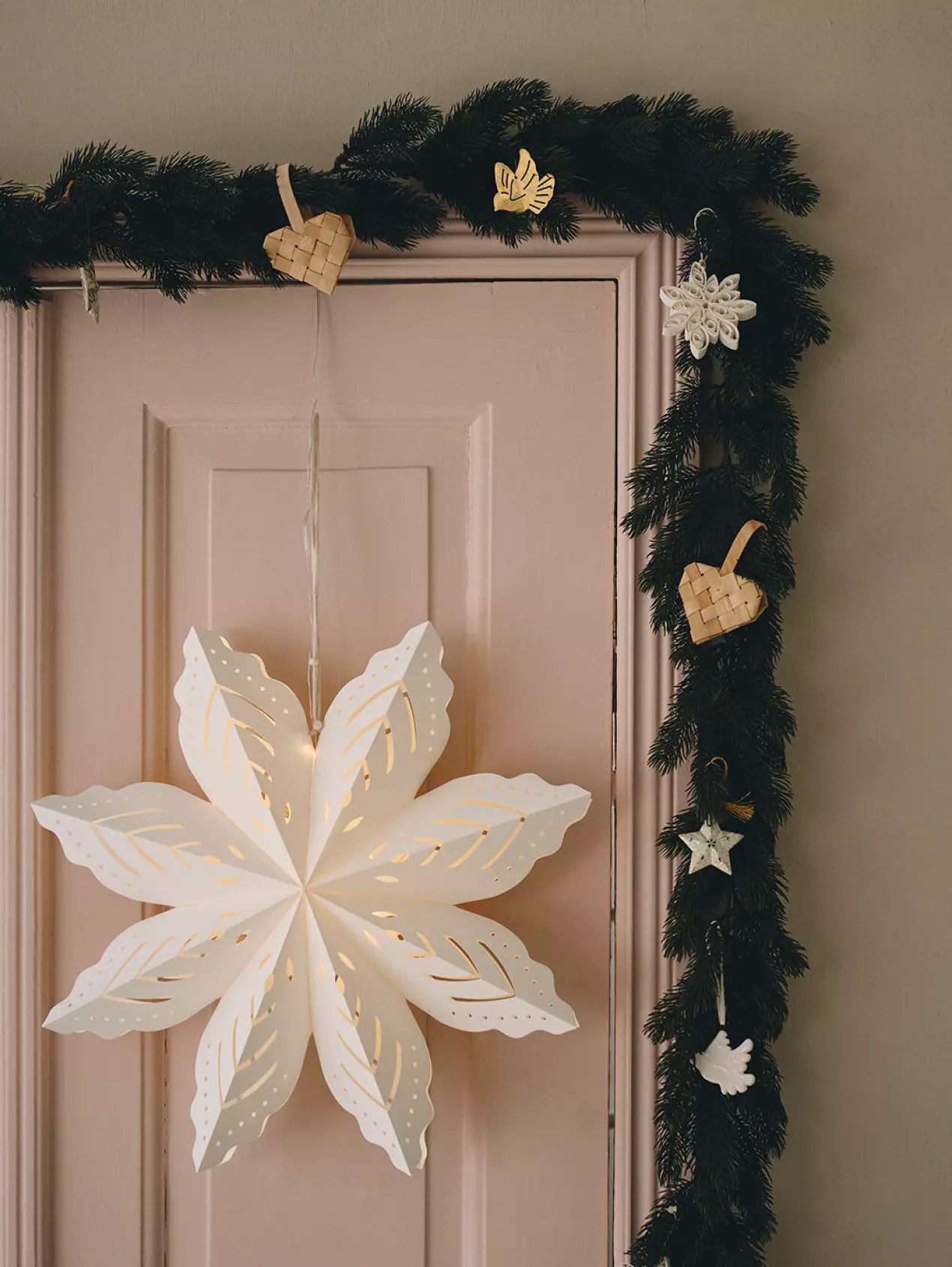porte décorée collection Søstrene Grene Noël 2026