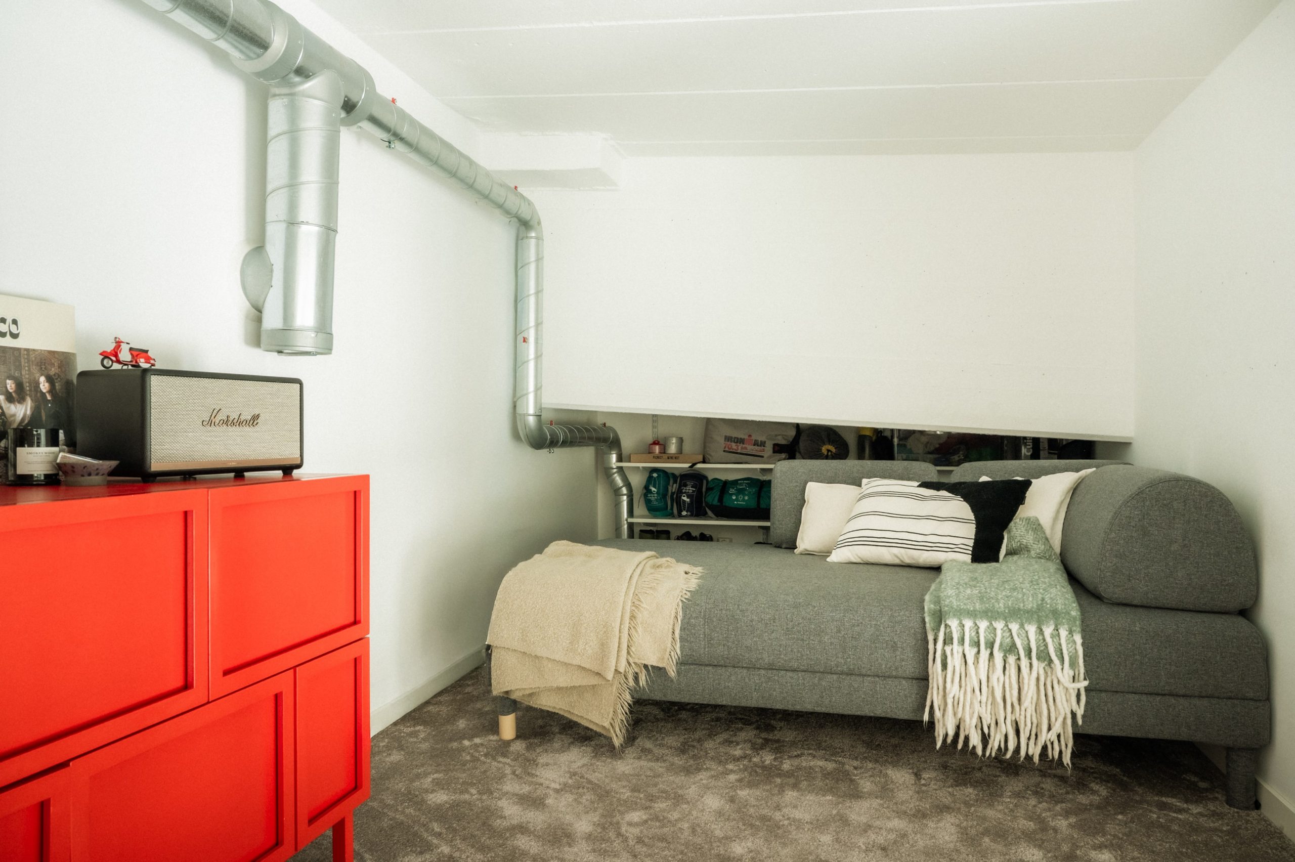 coin lecture sur mezzanine décoration contemporaine et scandinave