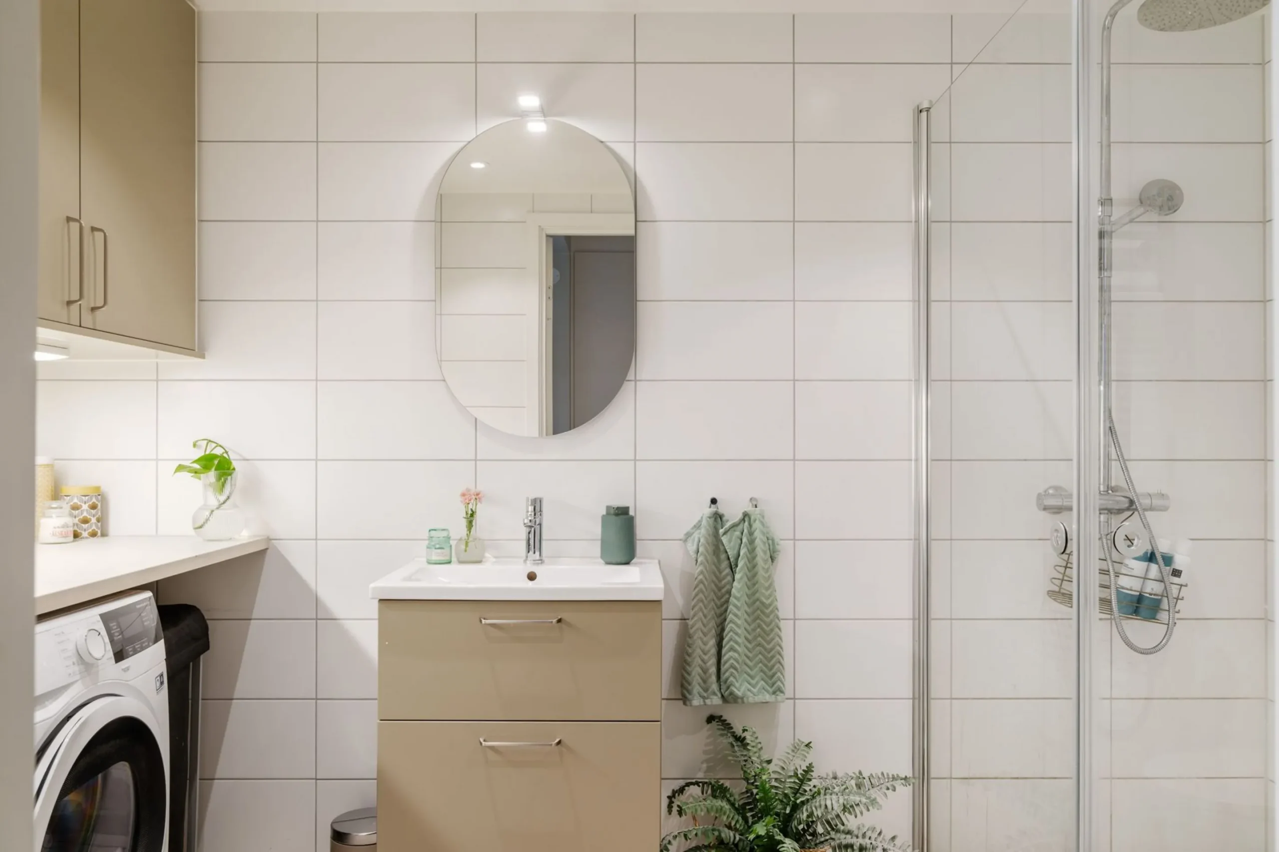 salle de bain contemporaine blanc et bois