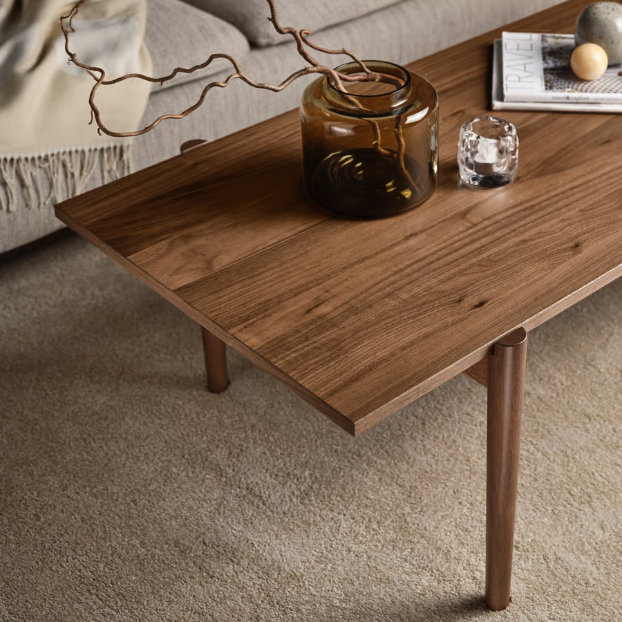 salon IKEA 2026 avec table basse couleur noyer Ugglerum style mid-century modern salon IKEA 2026 avec table basse couleur noyer Ugglerum style mid-century modern