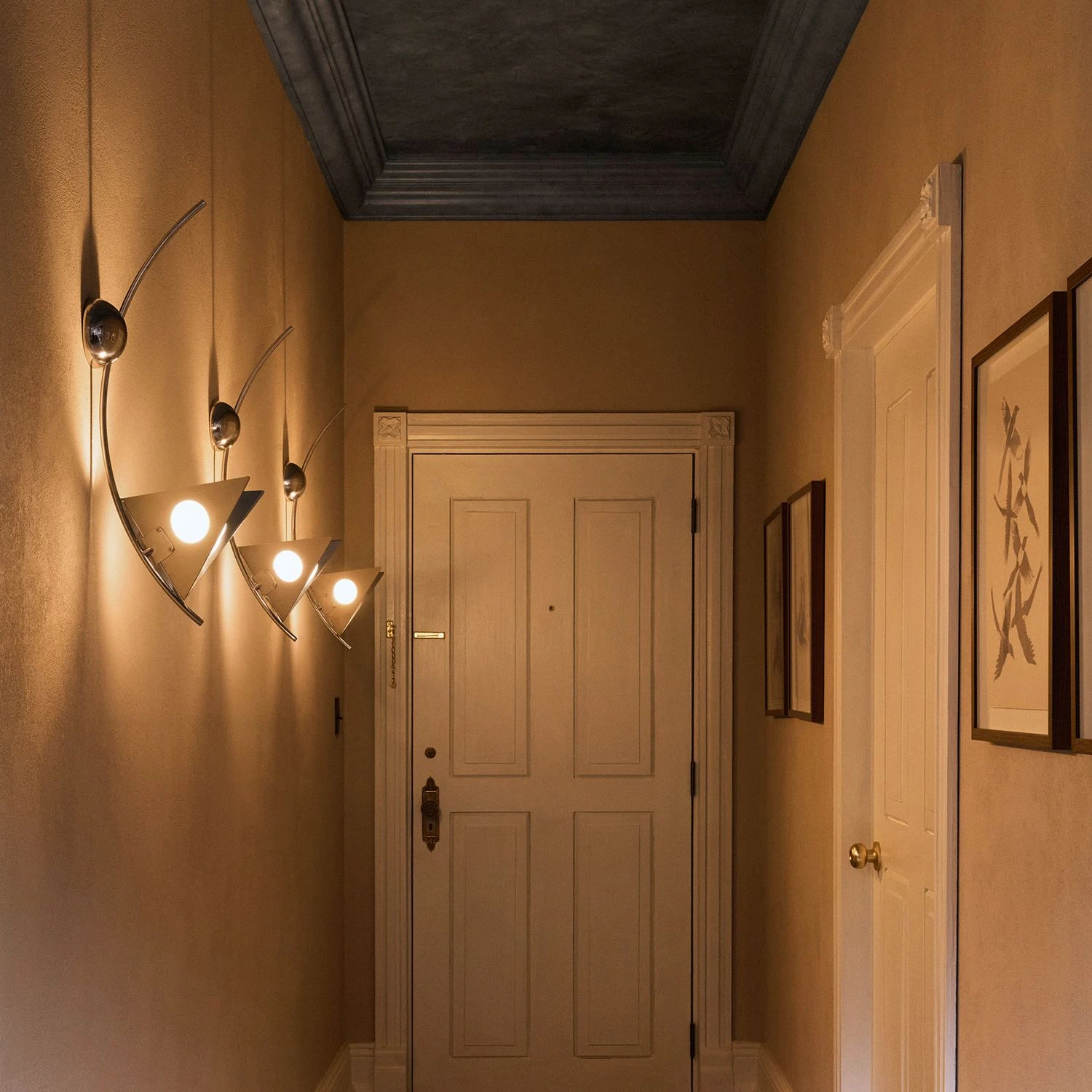 entrée avec appliques design Zara Home x Luca Guadagnino : la collection Atlas of Desire