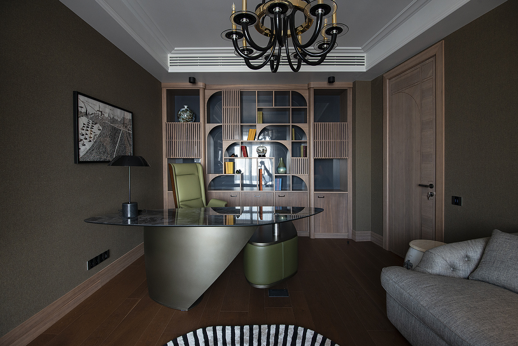 bureau avec bibliothèque sur mesure